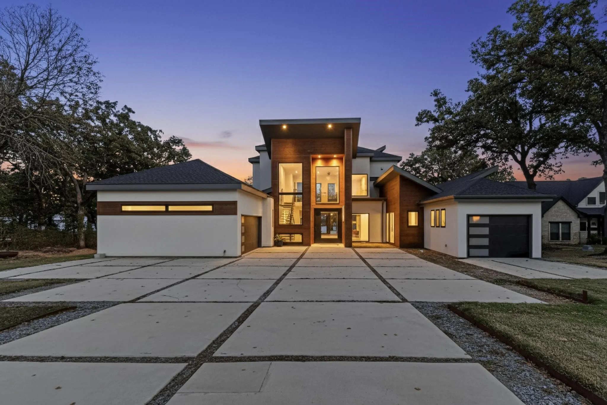 Single Family Residence For Sale in Kaufman County , 8839 Southern Shore Court, Kemp, Texas 75143, 4 Bedroom, 5 Bathroom, 3 Garage spaces, 3,986 Sqft, built in 2022, Preowned, mls#21005468, Real Estate Agent in Kemp, Homes For Sale in Kaufman county, Homes For Sale in Kemp, Realtor in Kemp Texas, Real Estate Brokerage Independent Realty Texas, Luminita Cordes Realtor