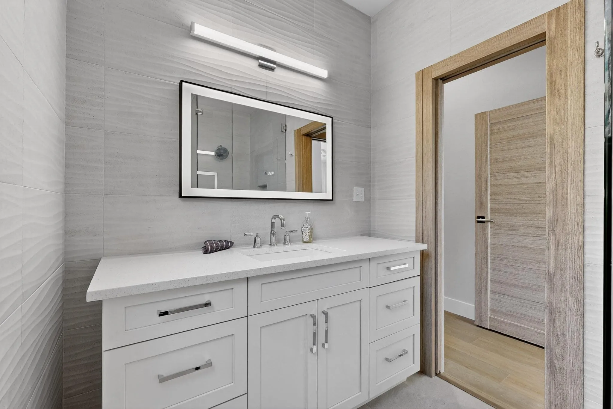 Single Family Residence For Sale in Kaufman County , 8839 Southern Shore Court, Kemp, Texas 75143, 4 Bedroom, 5 Bathroom, 3 Garage spaces, 3,986 Sqft, built in 2022, Preowned, mls#21005468, Real Estate Agent in Kemp, Homes For Sale in Kaufman county, Homes For Sale in Kemp, Realtor in Kemp Texas, Real Estate Brokerage Independent Realty Texas, Luminita Cordes Realtor