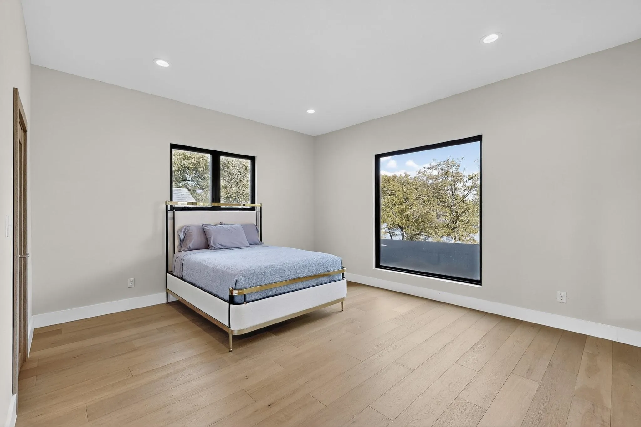 Single Family Residence For Sale in Kaufman County , 8839 Southern Shore Court, Kemp, Texas 75143, 4 Bedroom, 5 Bathroom, 3 Garage spaces, 3,986 Sqft, built in 2022, Preowned, mls#21005468, Real Estate Agent in Kemp, Homes For Sale in Kaufman county, Homes For Sale in Kemp, Realtor in Kemp Texas, Real Estate Brokerage Independent Realty Texas, Luminita Cordes Realtor
