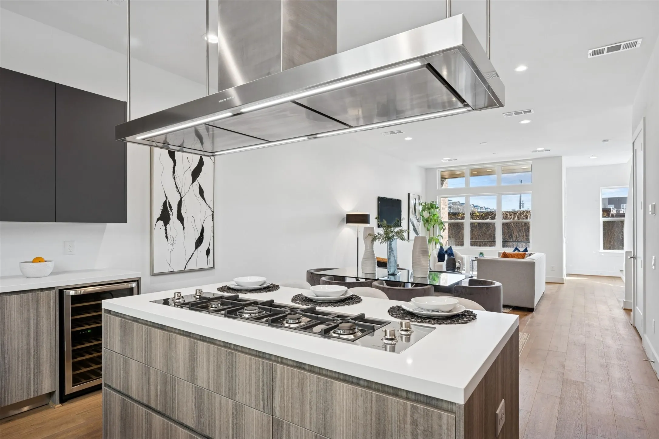 Townhouse For Sale in Dallas County , 3064 Chimes Street, Dallas, Texas 75219, 4 Bedroom, 5 Bathroom, 2 Garage spaces, 2,871 Sqft, built in 2022, New Construction - Complete, mls#21152440, Real Estate Agent in Dallas, Homes For Sale in Dallas county, Homes For Sale in Dallas, Realtor in Dallas Texas, Real Estate Brokerage Independent Realty Texas, Luminita Cordes Realtor