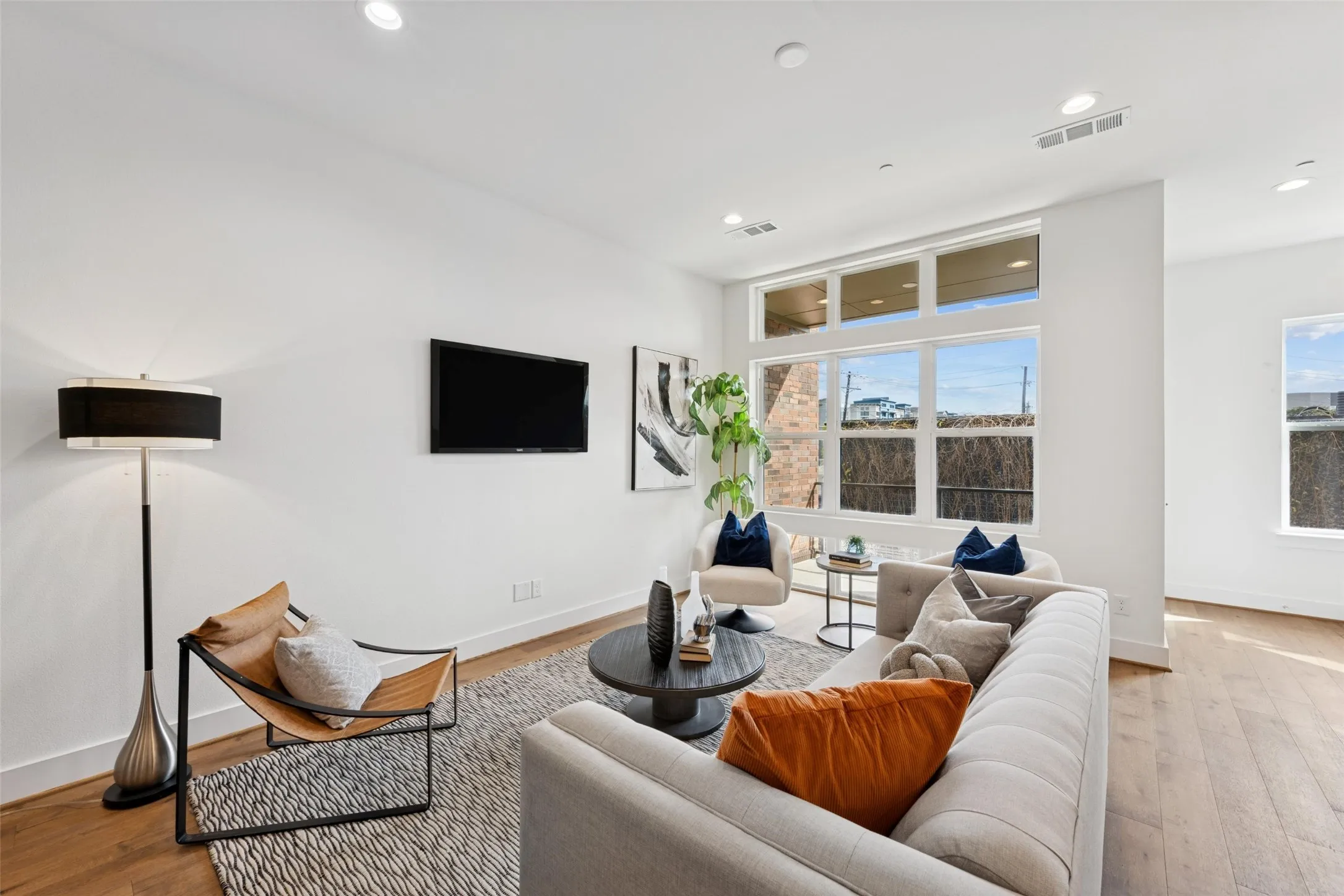 Townhouse For Sale in Dallas County , 3064 Chimes Street, Dallas, Texas 75219, 4 Bedroom, 5 Bathroom, 2 Garage spaces, 2,871 Sqft, built in 2022, New Construction - Complete, mls#21152440, Real Estate Agent in Dallas, Homes For Sale in Dallas county, Homes For Sale in Dallas, Realtor in Dallas Texas, Real Estate Brokerage Independent Realty Texas, Luminita Cordes Realtor