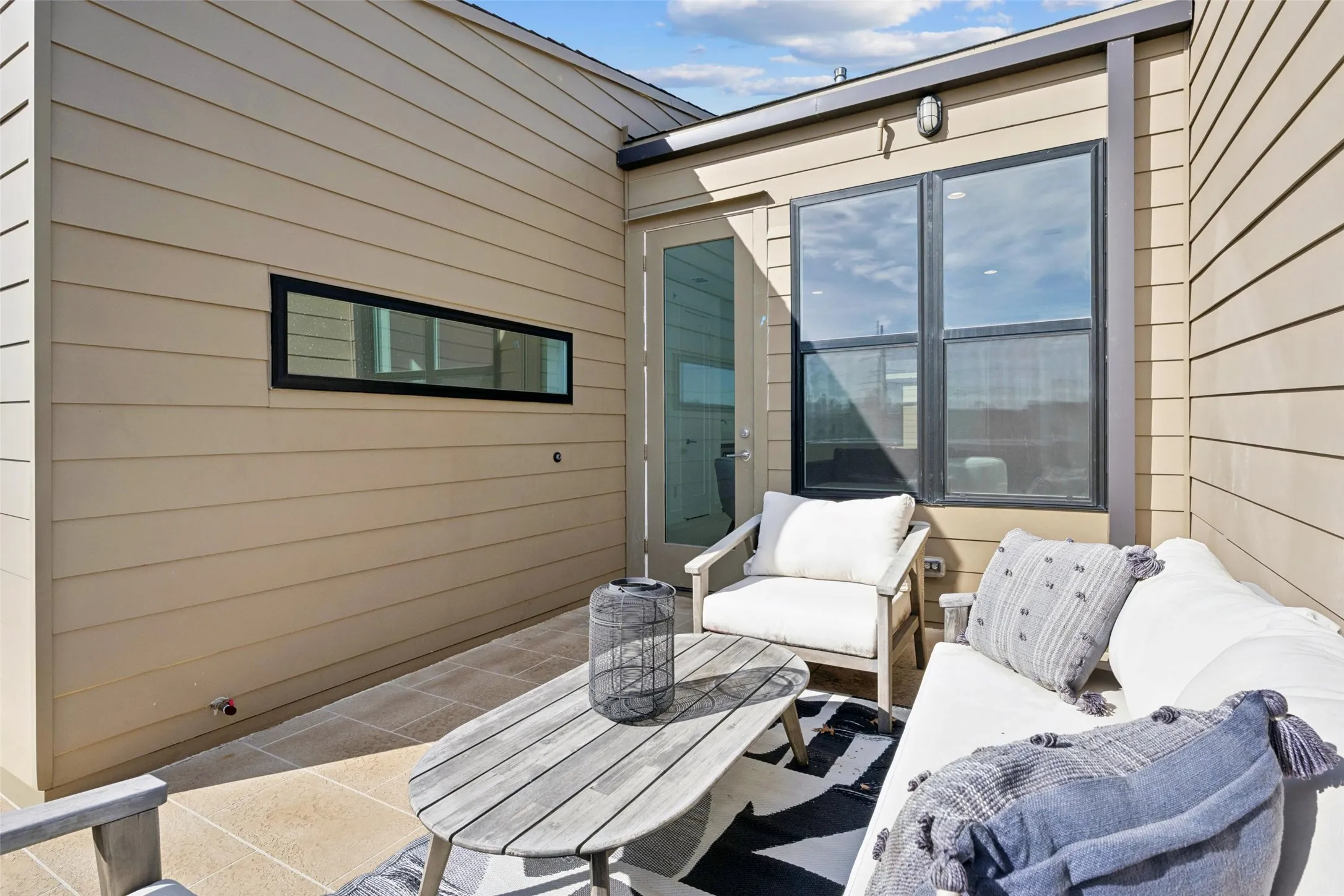 Townhouse For Sale in Dallas County , 3064 Chimes Street, Dallas, Texas 75219, 4 Bedroom, 5 Bathroom, 2 Garage spaces, 2,871 Sqft, built in 2022, New Construction - Complete, mls#21152440, Real Estate Agent in Dallas, Homes For Sale in Dallas county, Homes For Sale in Dallas, Realtor in Dallas Texas, Real Estate Brokerage Independent Realty Texas, Luminita Cordes Realtor