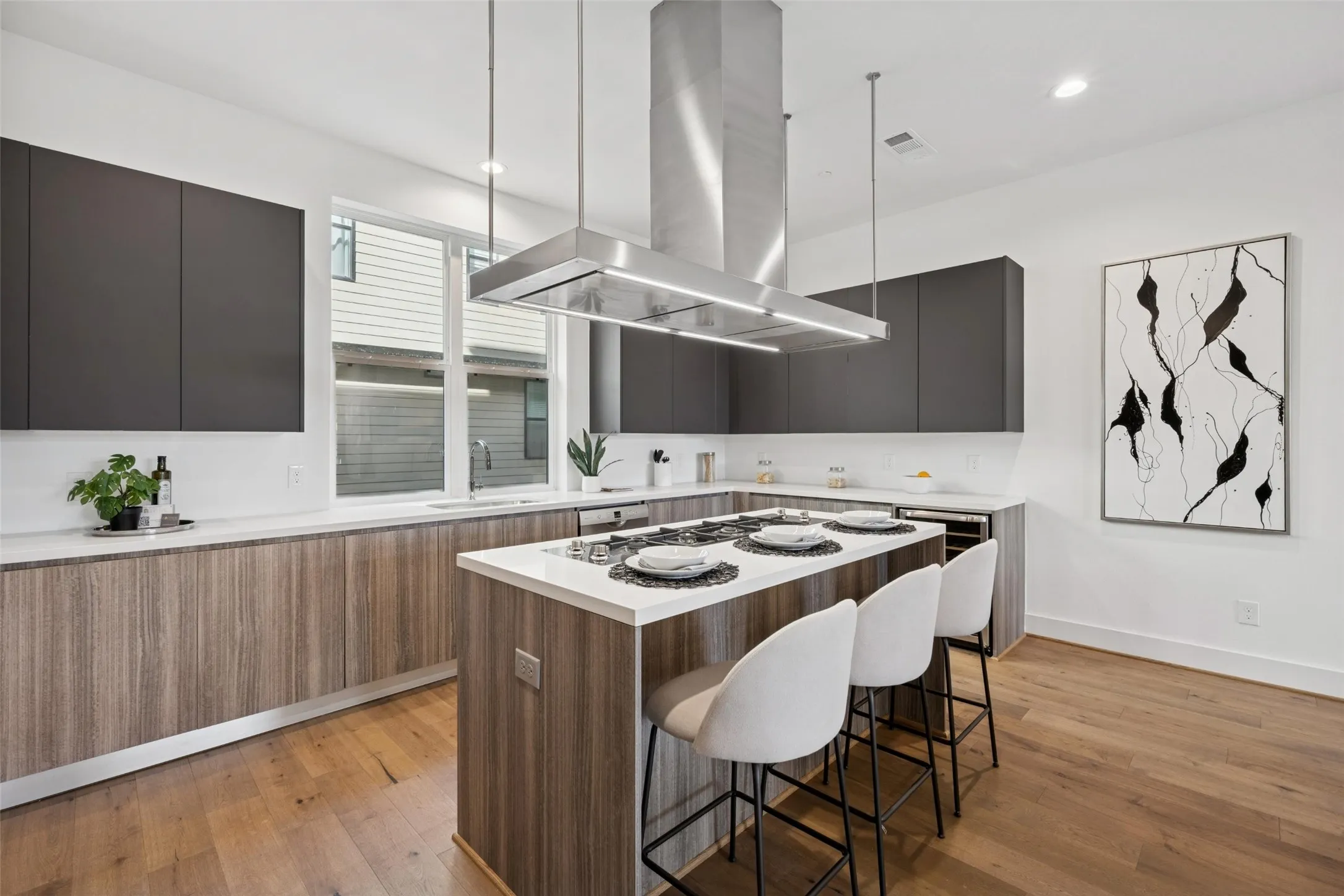 Townhouse For Sale in Dallas County , 3064 Chimes Street, Dallas, Texas 75219, 4 Bedroom, 5 Bathroom, 2 Garage spaces, 2,871 Sqft, built in 2022, New Construction - Complete, mls#21152440, Real Estate Agent in Dallas, Homes For Sale in Dallas county, Homes For Sale in Dallas, Realtor in Dallas Texas, Real Estate Brokerage Independent Realty Texas, Luminita Cordes Realtor