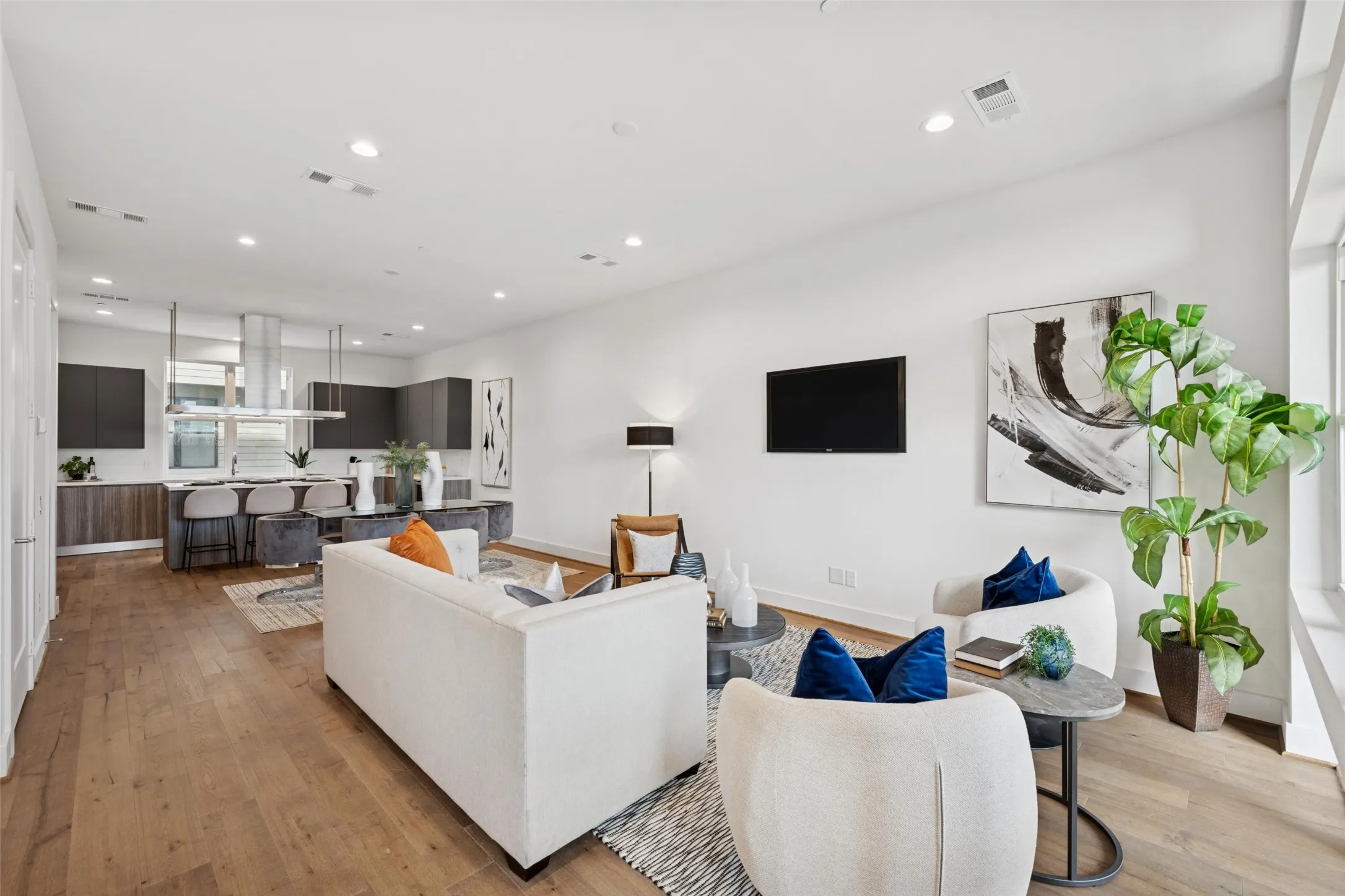 Townhouse For Sale in Dallas County , 3064 Chimes Street, Dallas, Texas 75219, 4 Bedroom, 5 Bathroom, 2 Garage spaces, 2,871 Sqft, built in 2022, New Construction - Complete, mls#21152440, Real Estate Agent in Dallas, Homes For Sale in Dallas county, Homes For Sale in Dallas, Realtor in Dallas Texas, Real Estate Brokerage Independent Realty Texas, Luminita Cordes Realtor
