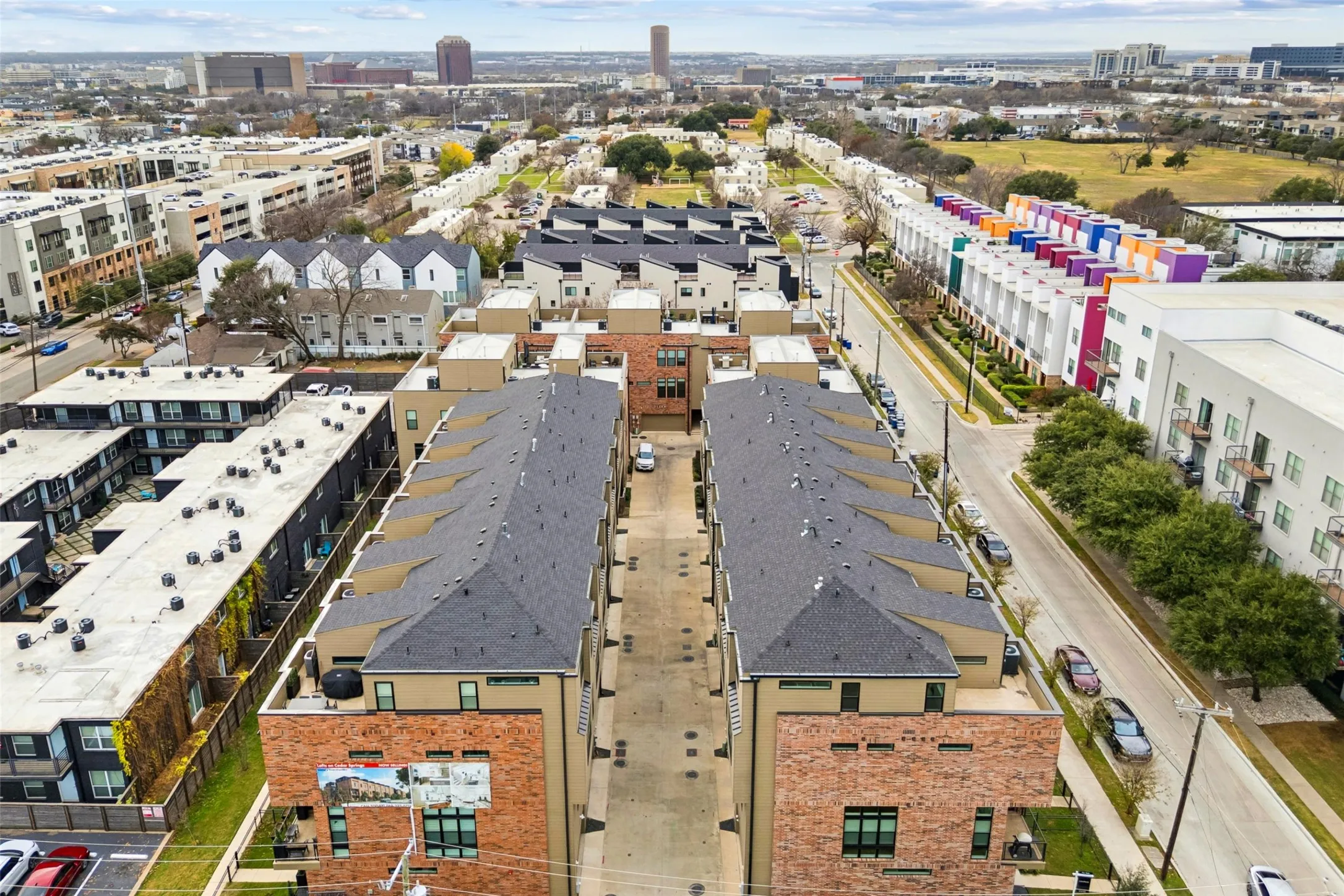 Townhouse For Sale in Dallas County , 3064 Chimes Street, Dallas, Texas 75219, 4 Bedroom, 5 Bathroom, 2 Garage spaces, 2,871 Sqft, built in 2022, New Construction - Complete, mls#21152440, Real Estate Agent in Dallas, Homes For Sale in Dallas county, Homes For Sale in Dallas, Realtor in Dallas Texas, Real Estate Brokerage Independent Realty Texas, Luminita Cordes Realtor