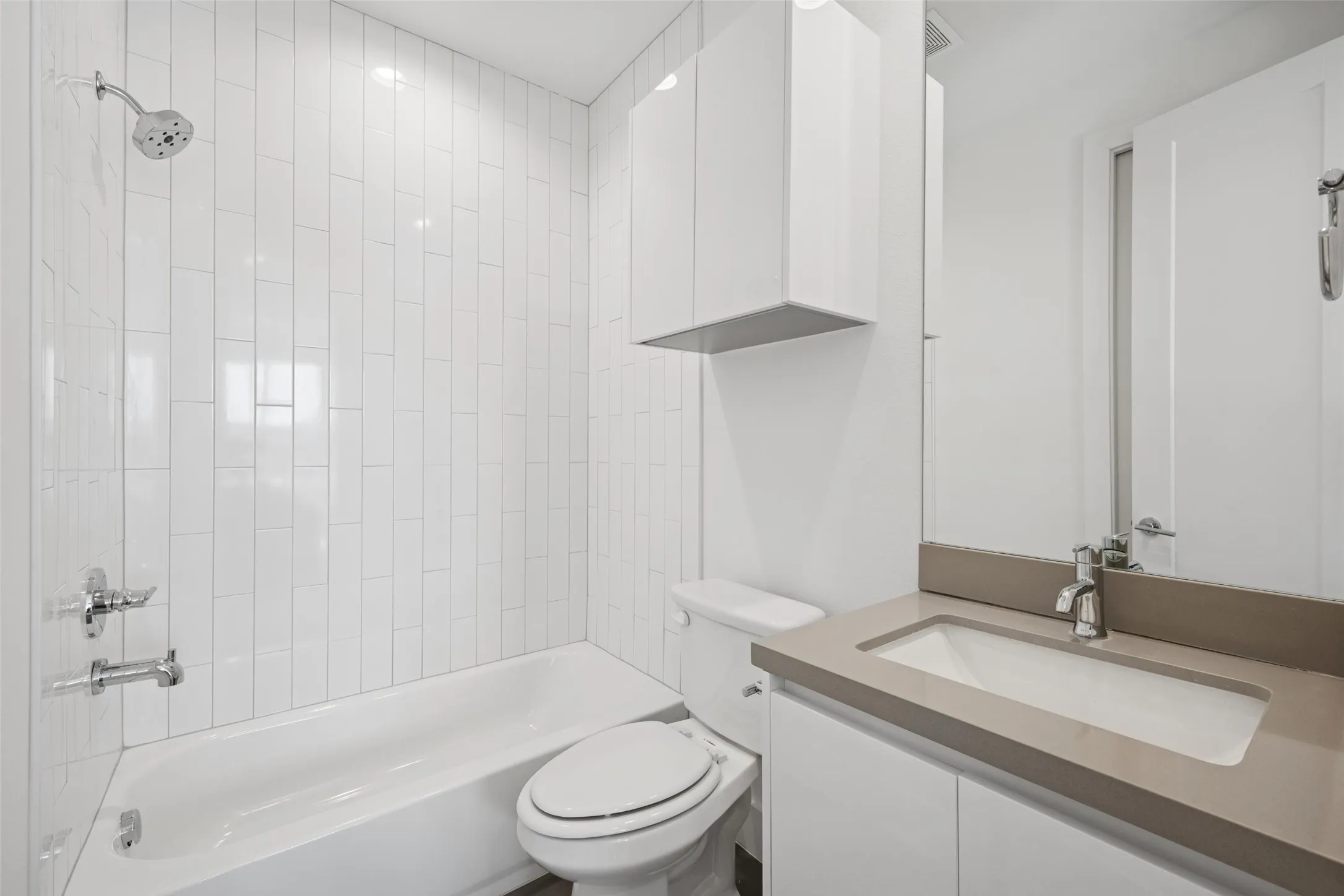Townhouse For Sale in Dallas County , 3064 Chimes Street, Dallas, Texas 75219, 4 Bedroom, 5 Bathroom, 2 Garage spaces, 2,871 Sqft, built in 2022, New Construction - Complete, mls#21152440, Real Estate Agent in Dallas, Homes For Sale in Dallas county, Homes For Sale in Dallas, Realtor in Dallas Texas, Real Estate Brokerage Independent Realty Texas, Luminita Cordes Realtor