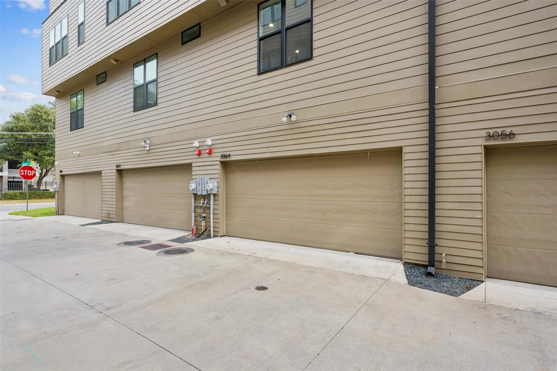 Townhouse For Sale in Dallas County , 3064 Chimes Street, Dallas, Texas 75219, 4 Bedroom, 5 Bathroom, 2 Garage spaces, 2,871 Sqft, built in 2022, New Construction - Complete, mls#21152440, Real Estate Agent in Dallas, Homes For Sale in Dallas county, Homes For Sale in Dallas, Realtor in Dallas Texas, Real Estate Brokerage Independent Realty Texas, Luminita Cordes Realtor