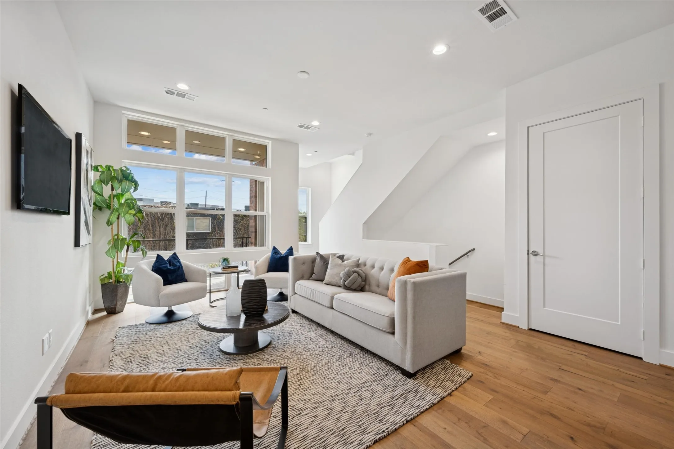 Townhouse For Sale in Dallas County , 3064 Chimes Street, Dallas, Texas 75219, 4 Bedroom, 5 Bathroom, 2 Garage spaces, 2,871 Sqft, built in 2022, New Construction - Complete, mls#21152440, Real Estate Agent in Dallas, Homes For Sale in Dallas county, Homes For Sale in Dallas, Realtor in Dallas Texas, Real Estate Brokerage Independent Realty Texas, Luminita Cordes Realtor