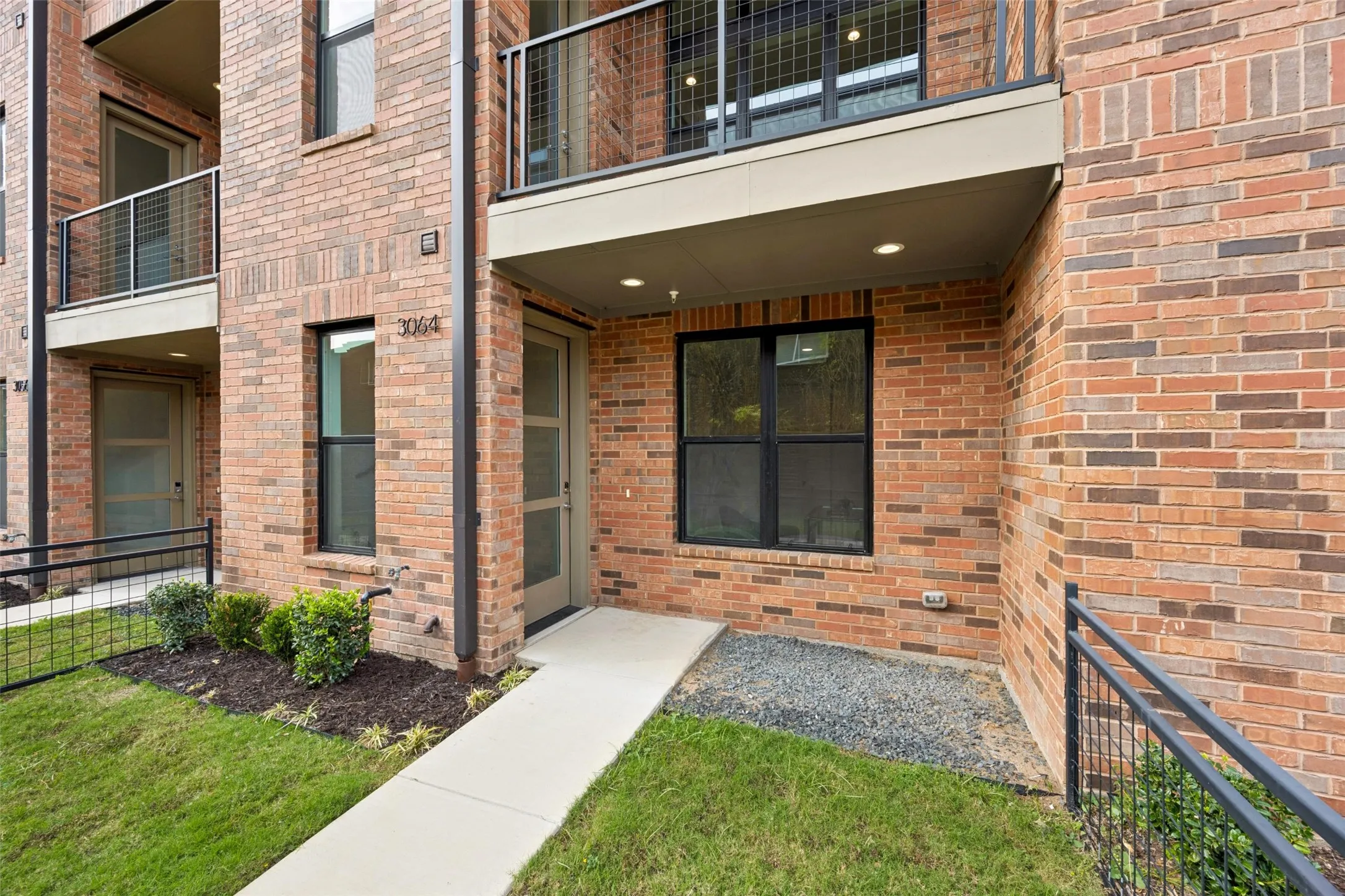 Townhouse For Sale in Dallas County , 3064 Chimes Street, Dallas, Texas 75219, 4 Bedroom, 5 Bathroom, 2 Garage spaces, 2,871 Sqft, built in 2022, New Construction - Complete, mls#21152440, Real Estate Agent in Dallas, Homes For Sale in Dallas county, Homes For Sale in Dallas, Realtor in Dallas Texas, Real Estate Brokerage Independent Realty Texas, Luminita Cordes Realtor