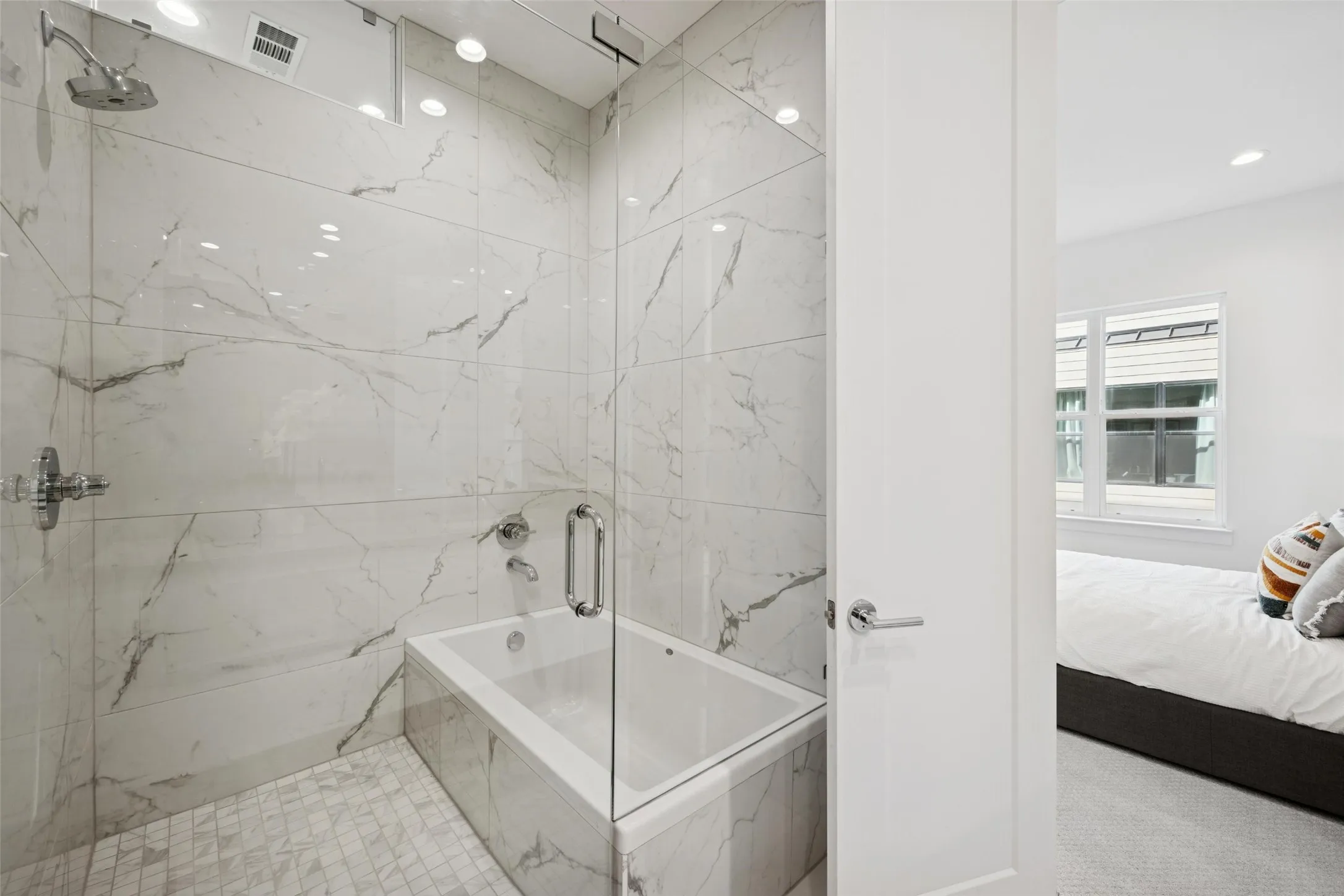 Townhouse For Sale in Dallas County , 3064 Chimes Street, Dallas, Texas 75219, 4 Bedroom, 5 Bathroom, 2 Garage spaces, 2,871 Sqft, built in 2022, New Construction - Complete, mls#21152440, Real Estate Agent in Dallas, Homes For Sale in Dallas county, Homes For Sale in Dallas, Realtor in Dallas Texas, Real Estate Brokerage Independent Realty Texas, Luminita Cordes Realtor