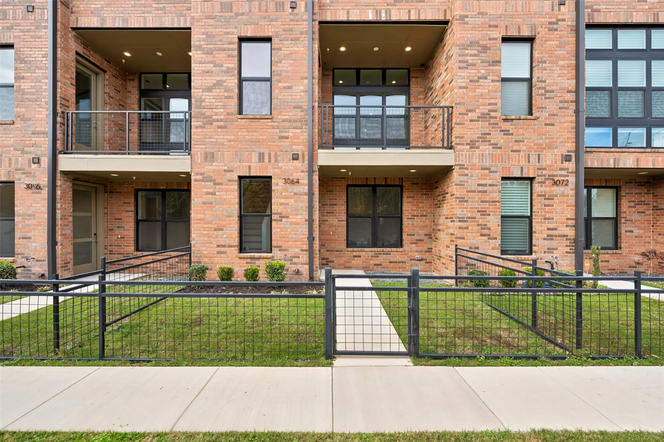 Townhouse For Sale in Dallas County , 3064 Chimes Street, Dallas, Texas 75219, 4 Bedroom, 5 Bathroom, 2 Garage spaces, 2,871 Sqft, built in 2022, New Construction - Complete, mls#21152440, Real Estate Agent in Dallas, Homes For Sale in Dallas county, Homes For Sale in Dallas, Realtor in Dallas Texas, Real Estate Brokerage Independent Realty Texas, Luminita Cordes Realtor