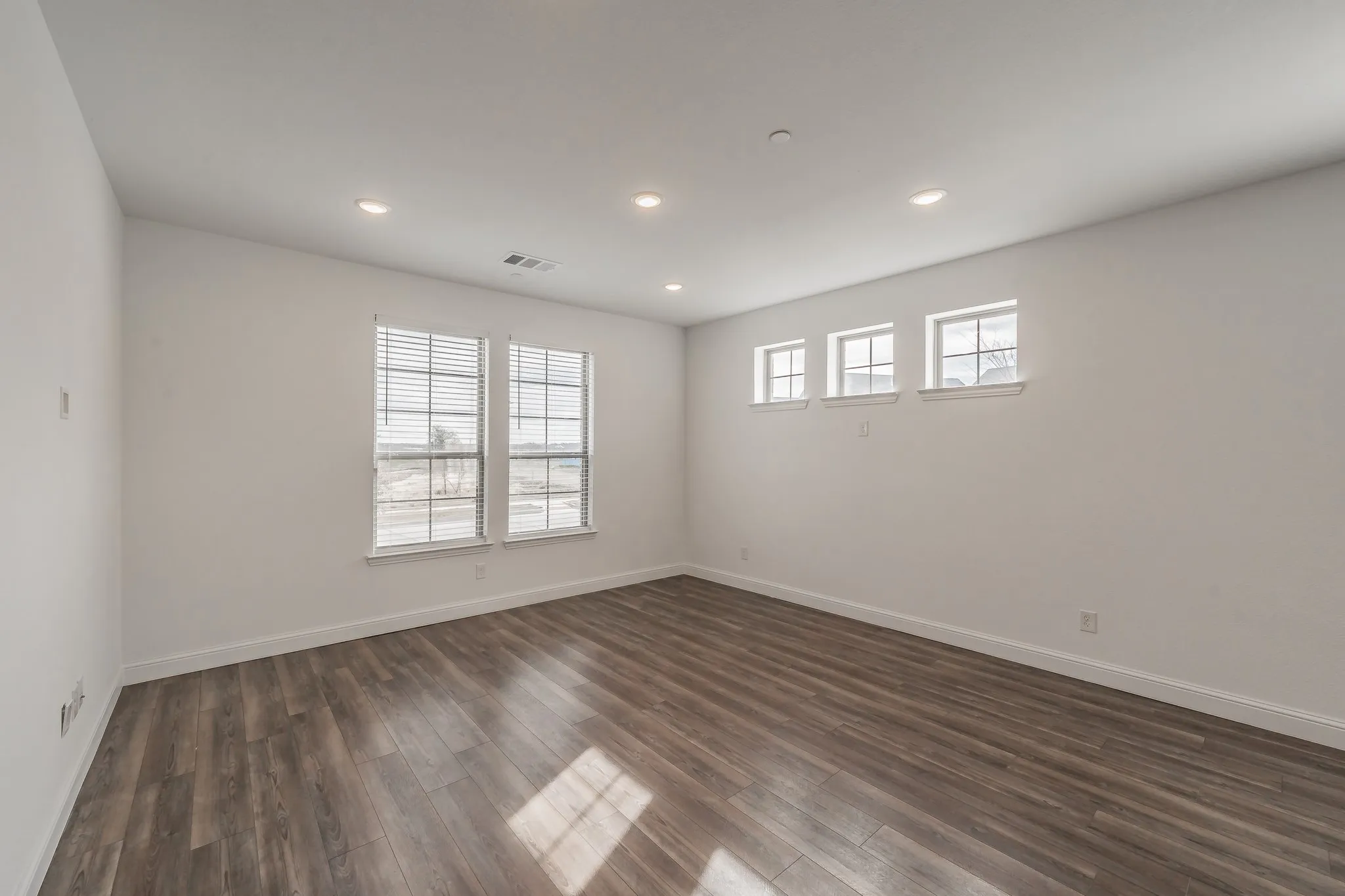 Townhouse For Sale in Denton County , 405 Matchbox Street, Argyle, Texas 76226, 3 Bedrooms, 3 Bathrooms, 2 Garage spaces, 2,044 Sqft, built in 2022, Preowned, Price $360,000, mls#21151246, Real Estate Agent in Argyle, Homes For Sale in Denton county, Homes For Sale in Argyle, Realtor in Argyle Texas, Real Estate Brokerage Independent Realty Texas, Luminita Cordes Realtor