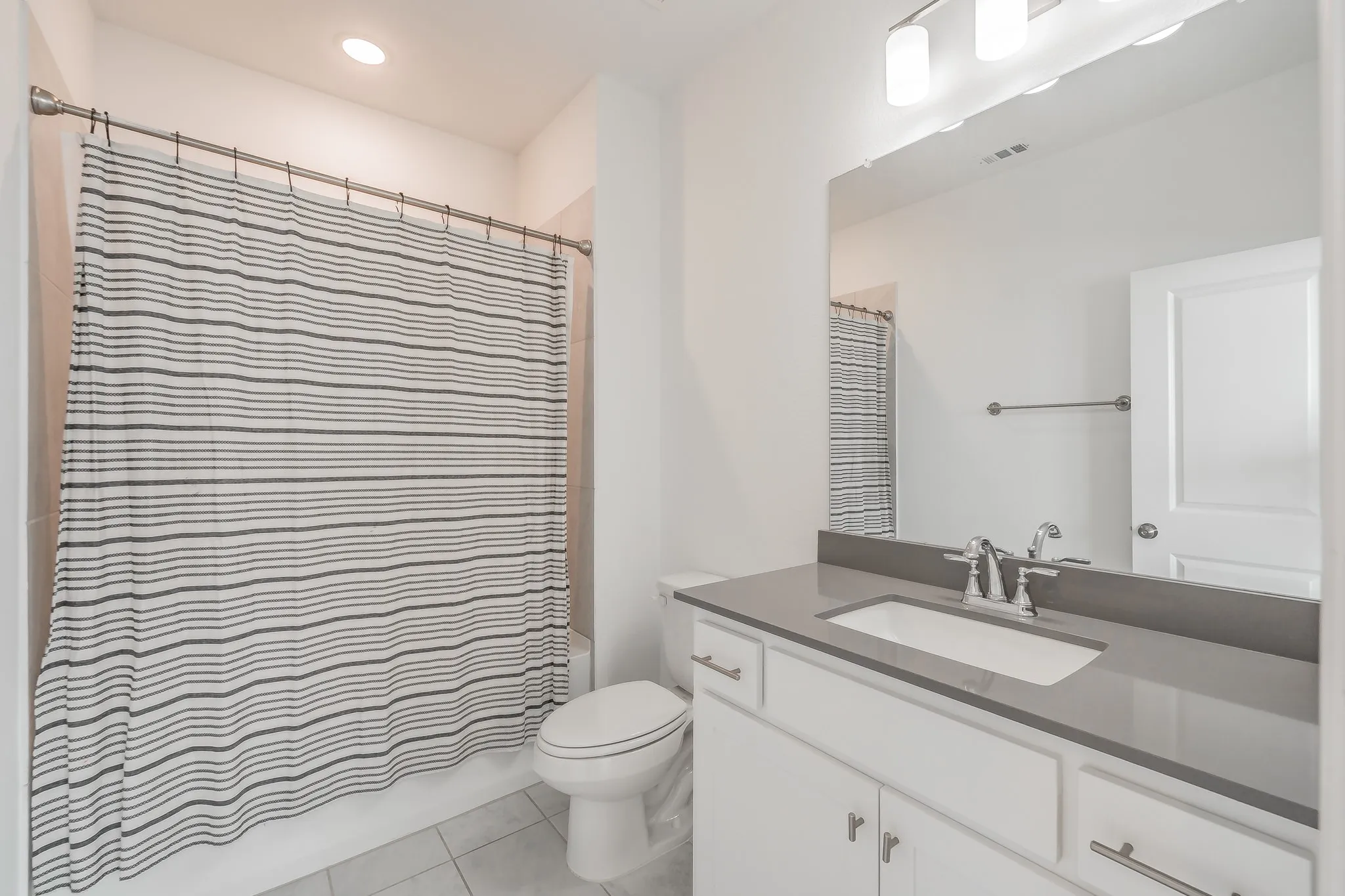 Townhouse For Sale in Denton County , 405 Matchbox Street, Argyle, Texas 76226, 3 Bedrooms, 3 Bathrooms, 2 Garage spaces, 2,044 Sqft, built in 2022, Preowned, Price $360,000, mls#21151246, Real Estate Agent in Argyle, Homes For Sale in Denton county, Homes For Sale in Argyle, Realtor in Argyle Texas, Real Estate Brokerage Independent Realty Texas, Luminita Cordes Realtor