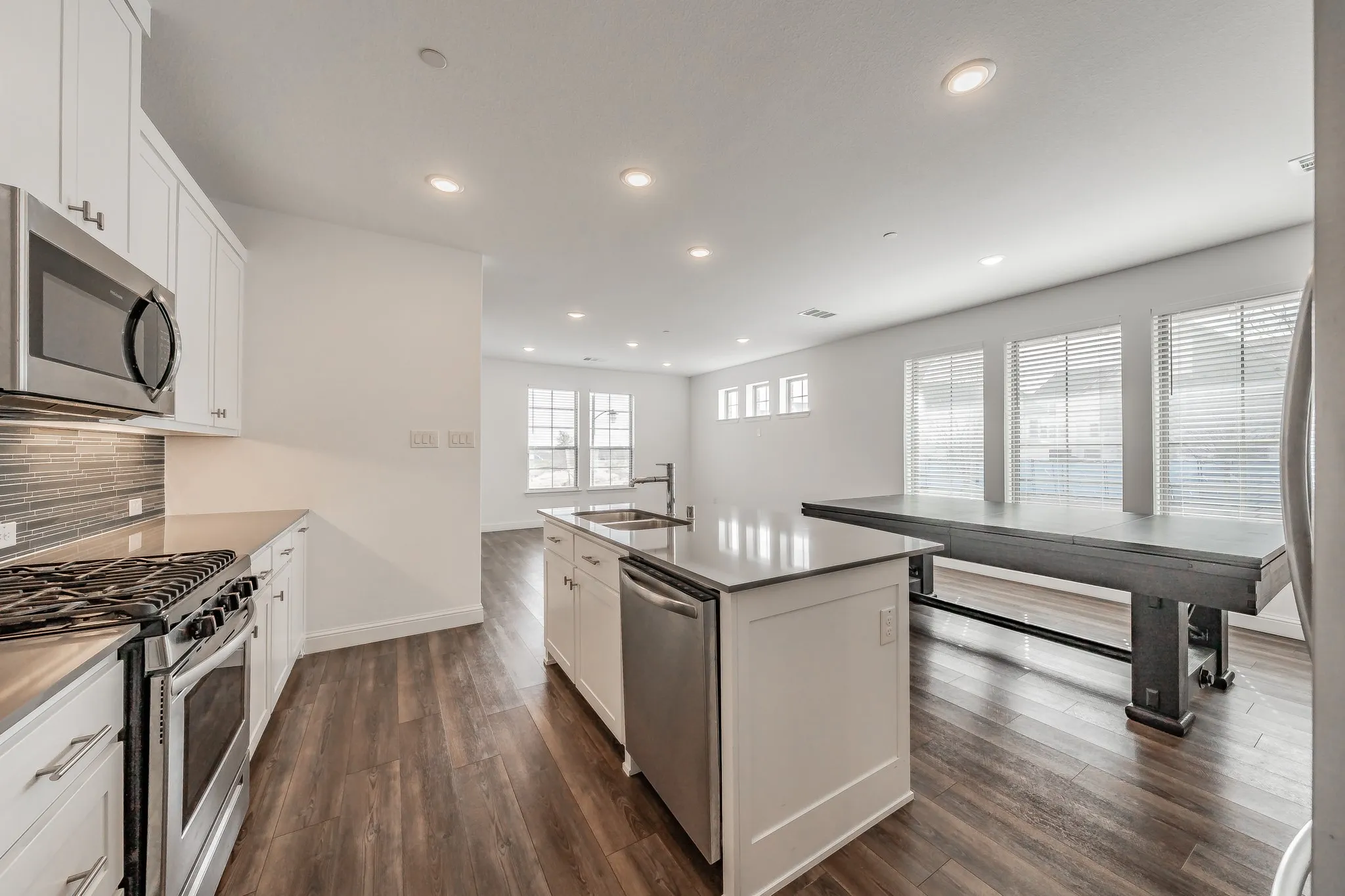 Townhouse For Sale in Denton County , 405 Matchbox Street, Argyle, Texas 76226, 3 Bedrooms, 3 Bathrooms, 2 Garage spaces, 2,044 Sqft, built in 2022, Preowned, Price $360,000, mls#21151246, Real Estate Agent in Argyle, Homes For Sale in Denton county, Homes For Sale in Argyle, Realtor in Argyle Texas, Real Estate Brokerage Independent Realty Texas, Luminita Cordes Realtor