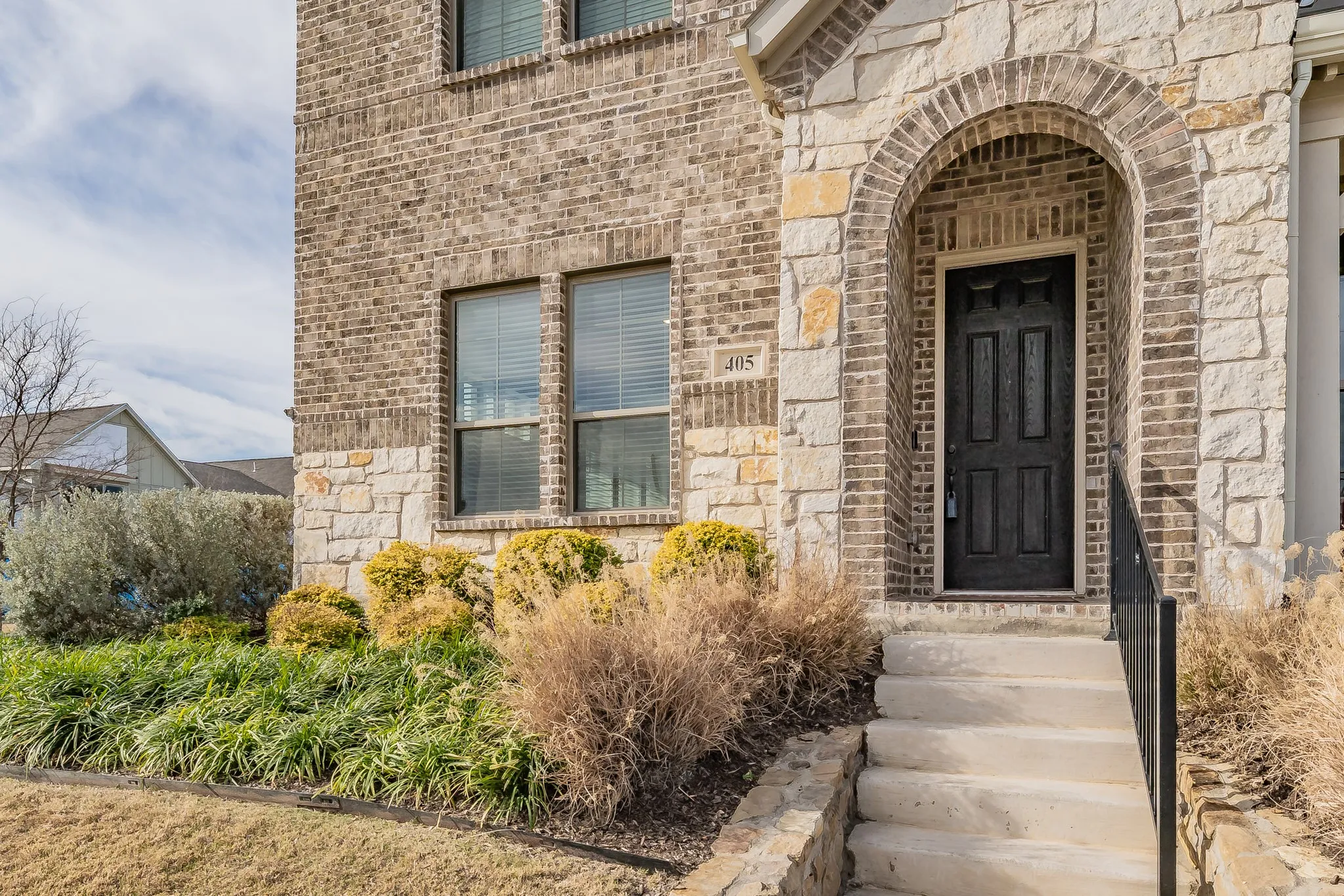 Townhouse For Sale in Denton County , 405 Matchbox Street, Argyle, Texas 76226, 3 Bedrooms, 3 Bathrooms, 2 Garage spaces, 2,044 Sqft, built in 2022, Preowned, Price $360,000, mls#21151246, Real Estate Agent in Argyle, Homes For Sale in Denton county, Homes For Sale in Argyle, Realtor in Argyle Texas, Real Estate Brokerage Independent Realty Texas, Luminita Cordes Realtor