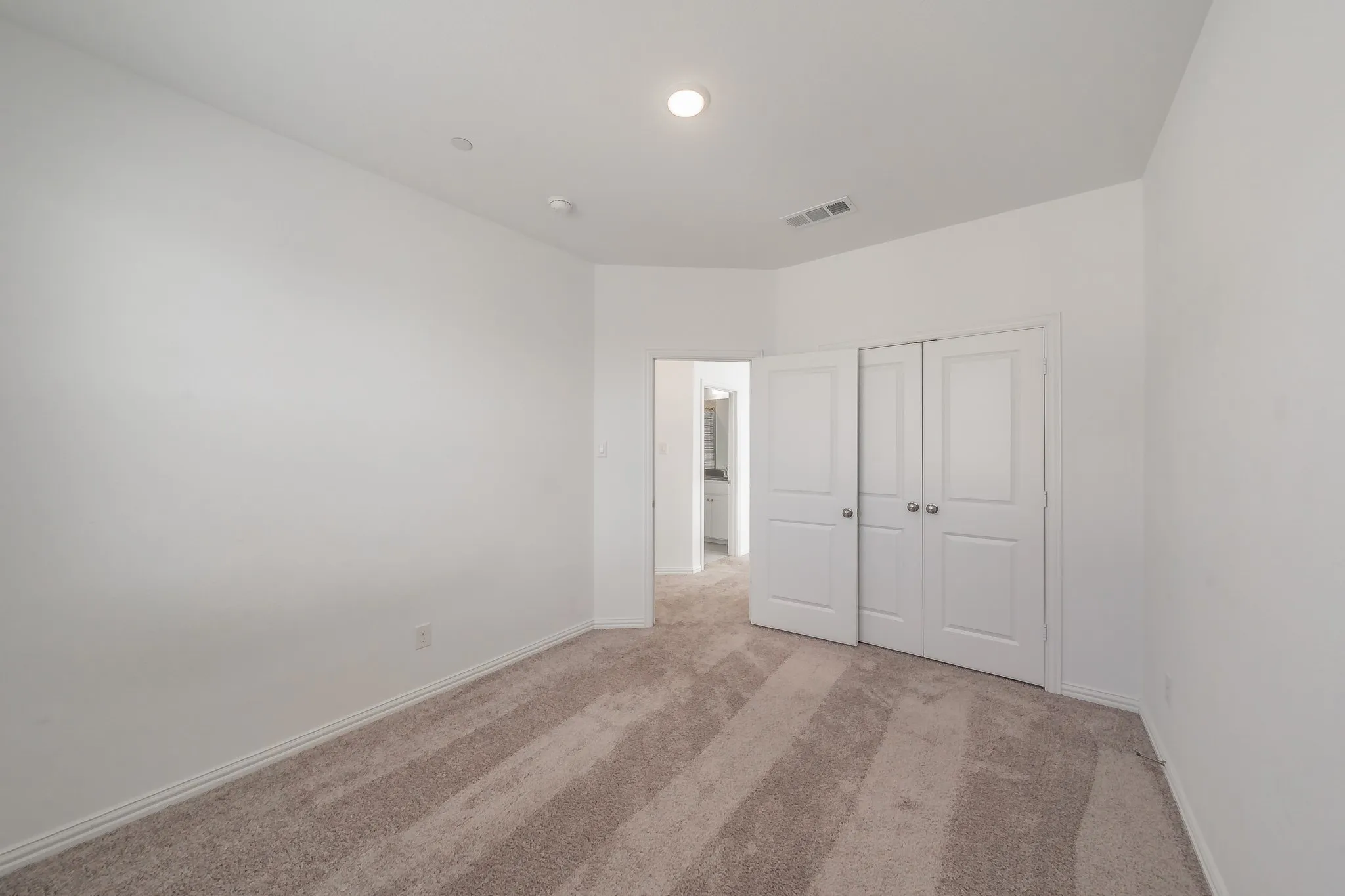 Townhouse For Sale in Denton County , 405 Matchbox Street, Argyle, Texas 76226, 3 Bedrooms, 3 Bathrooms, 2 Garage spaces, 2,044 Sqft, built in 2022, Preowned, Price $360,000, mls#21151246, Real Estate Agent in Argyle, Homes For Sale in Denton county, Homes For Sale in Argyle, Realtor in Argyle Texas, Real Estate Brokerage Independent Realty Texas, Luminita Cordes Realtor