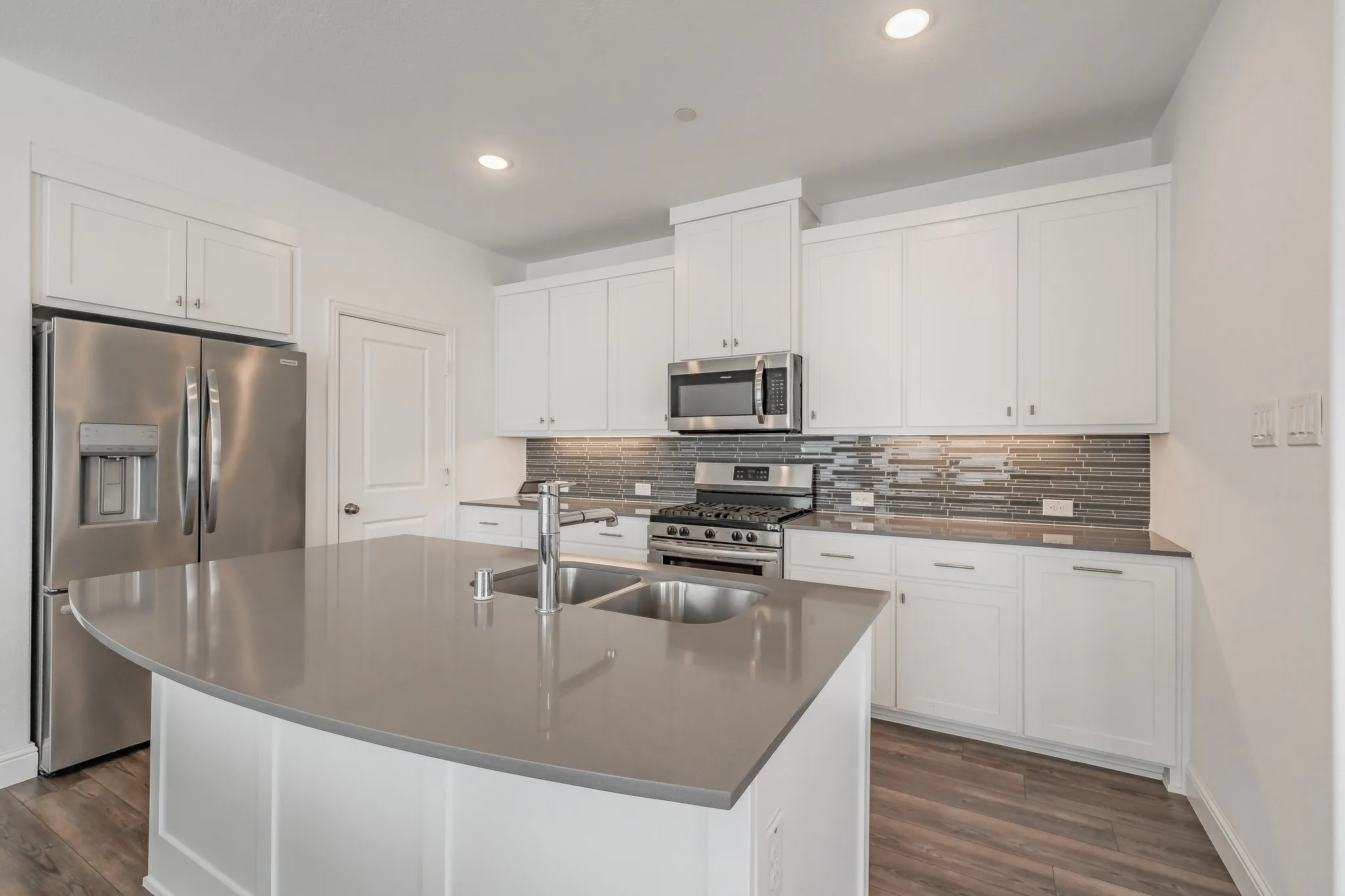 Townhouse For Sale in Denton County , 405 Matchbox Street, Argyle, Texas 76226, 3 Bedrooms, 3 Bathrooms, 2 Garage spaces, 2,044 Sqft, built in 2022, Preowned, Price $360,000, mls#21151246, Real Estate Agent in Argyle, Homes For Sale in Denton county, Homes For Sale in Argyle, Realtor in Argyle Texas, Real Estate Brokerage Independent Realty Texas, Luminita Cordes Realtor