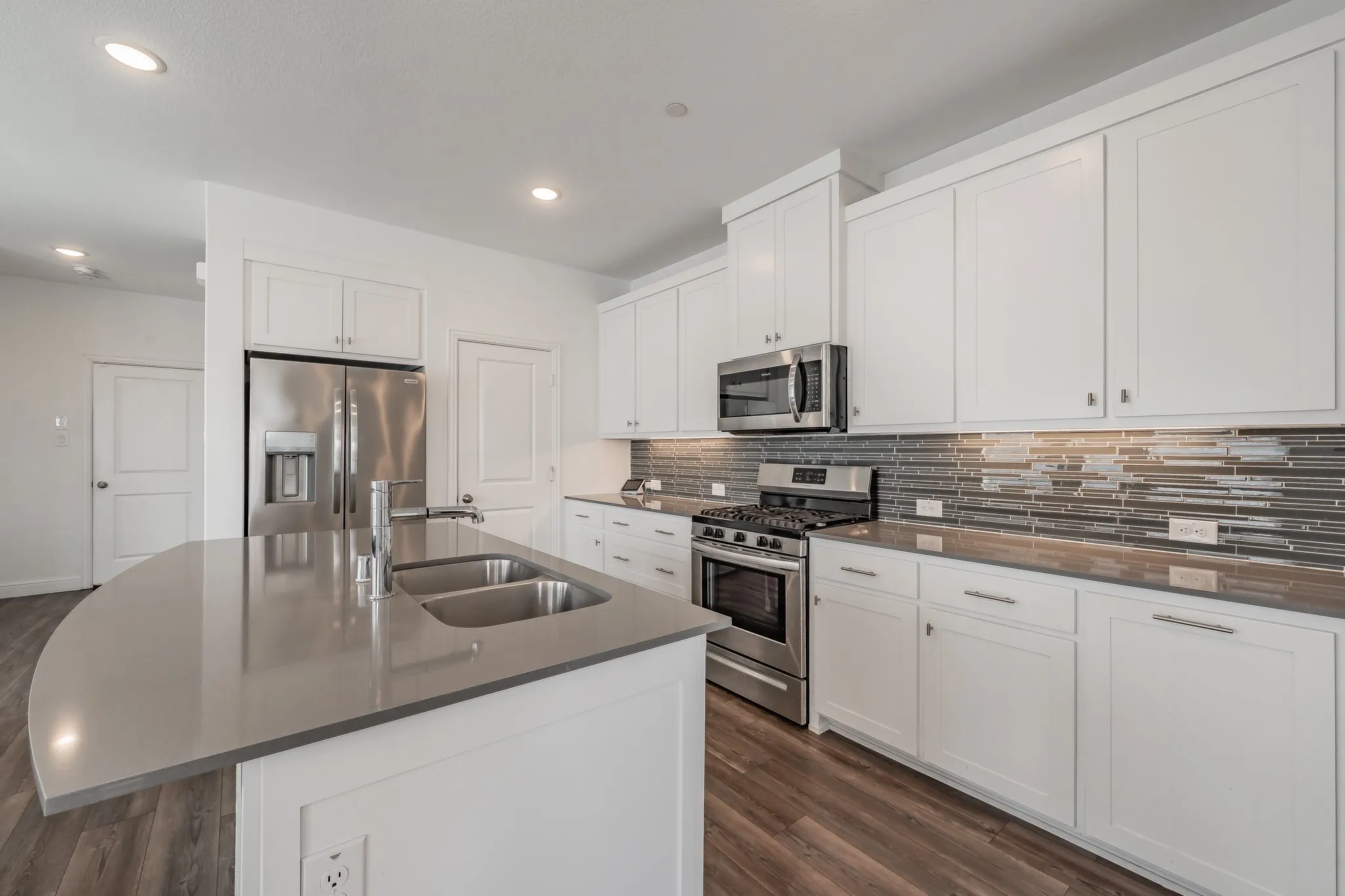 Townhouse For Sale in Denton County , 405 Matchbox Street, Argyle, Texas 76226, 3 Bedrooms, 3 Bathrooms, 2 Garage spaces, 2,044 Sqft, built in 2022, Preowned, Price $360,000, mls#21151246, Real Estate Agent in Argyle, Homes For Sale in Denton county, Homes For Sale in Argyle, Realtor in Argyle Texas, Real Estate Brokerage Independent Realty Texas, Luminita Cordes Realtor