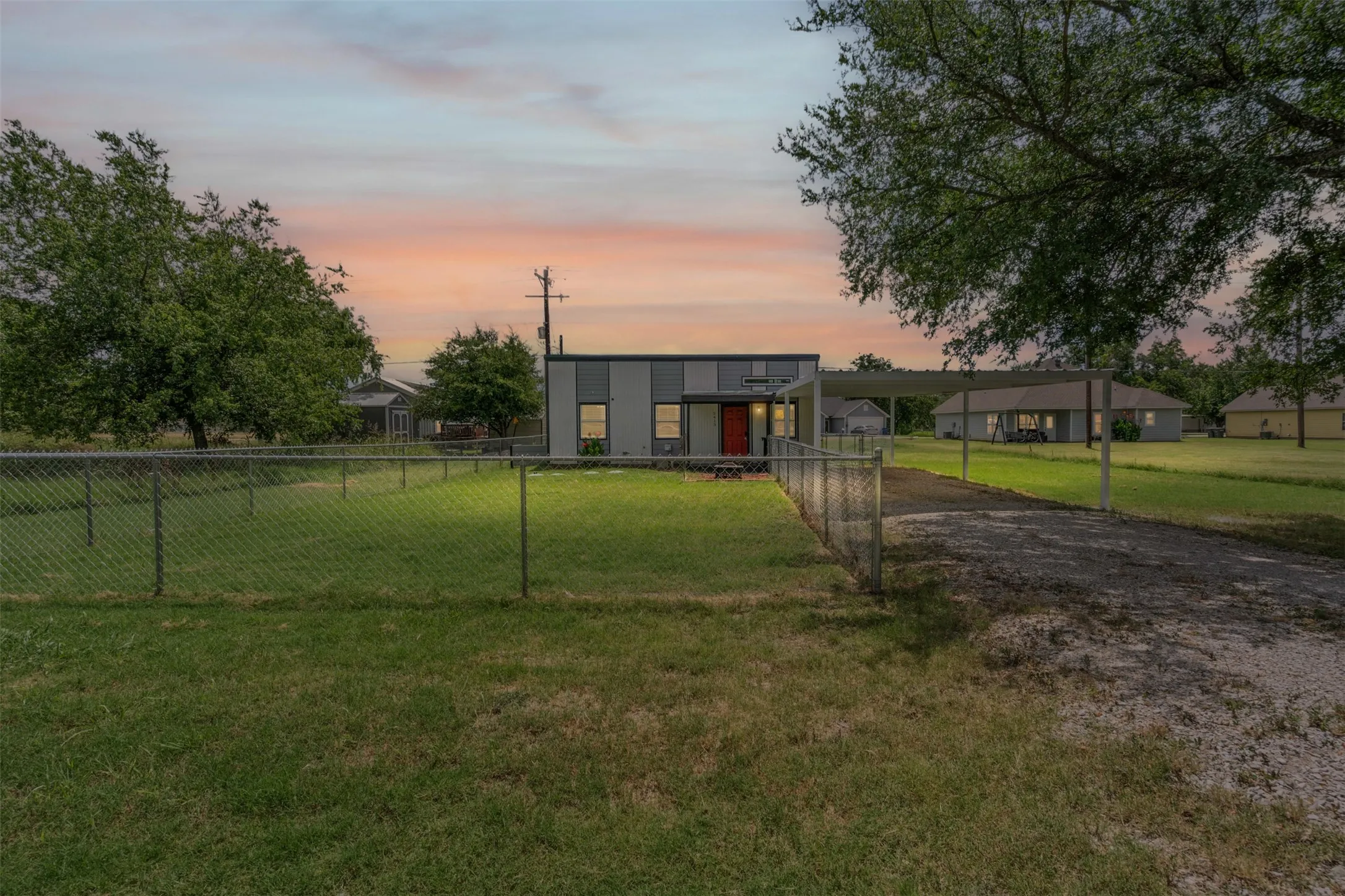 Single Family Residence For Sale in Hood County , 5413 Tin Top Highway, Granbury, Texas 76048, 3 Bedrooms, 1 Bathroom, Garage spaces, 810 Sqft, built in 2023, Preowned, Price $172,000, mls#21152696, Real Estate Agent in Granbury, Homes For Sale in Hood county, Homes For Sale in Granbury, Realtor in Granbury Texas, Real Estate Brokerage Independent Realty Texas, Luminita Cordes Realtor