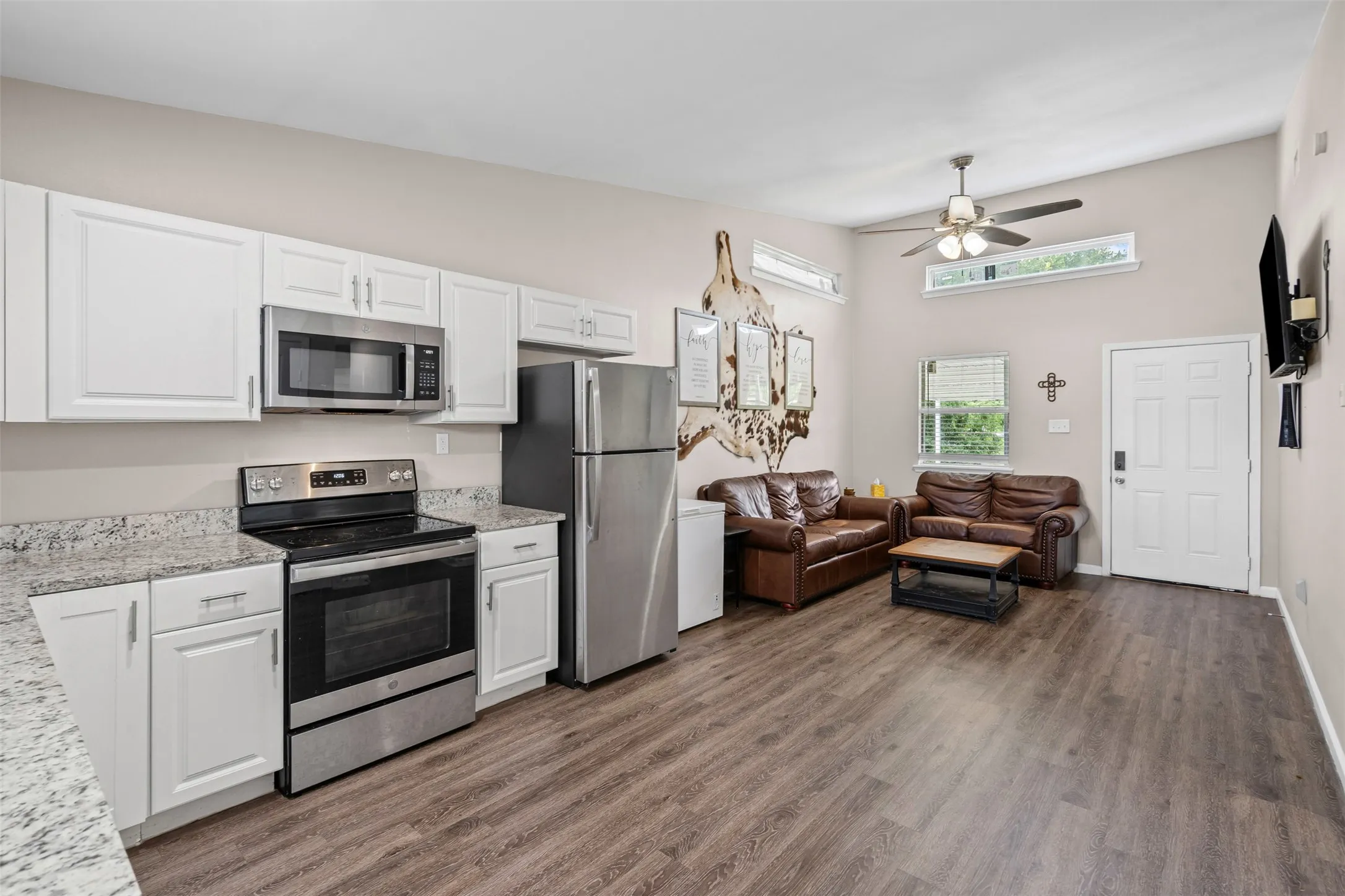 Single Family Residence For Sale in Hood County , 5413 Tin Top Highway, Granbury, Texas 76048, 3 Bedrooms, 1 Bathroom, Garage spaces, 810 Sqft, built in 2023, Preowned, Price $172,000, mls#21152696, Real Estate Agent in Granbury, Homes For Sale in Hood county, Homes For Sale in Granbury, Realtor in Granbury Texas, Real Estate Brokerage Independent Realty Texas, Luminita Cordes Realtor