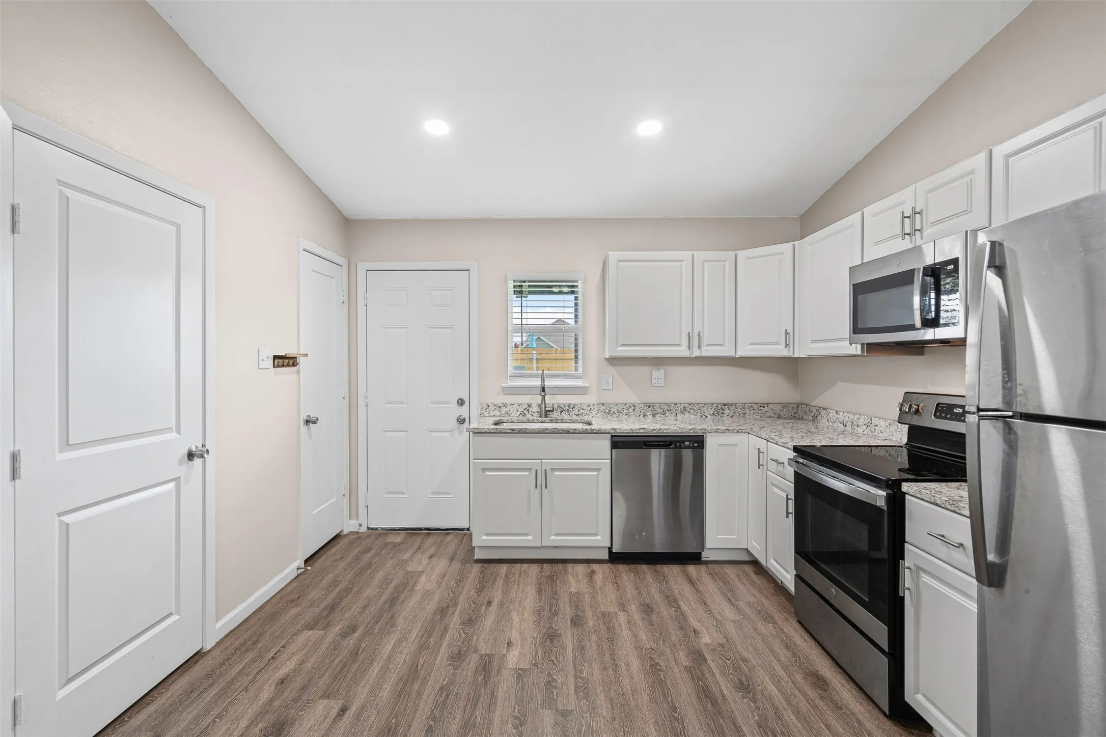 Single Family Residence For Sale in Hood County , 5413 Tin Top Highway, Granbury, Texas 76048, 3 Bedrooms, 1 Bathroom, Garage spaces, 810 Sqft, built in 2023, Preowned, Price $172,000, mls#21152696, Real Estate Agent in Granbury, Homes For Sale in Hood county, Homes For Sale in Granbury, Realtor in Granbury Texas, Real Estate Brokerage Independent Realty Texas, Luminita Cordes Realtor