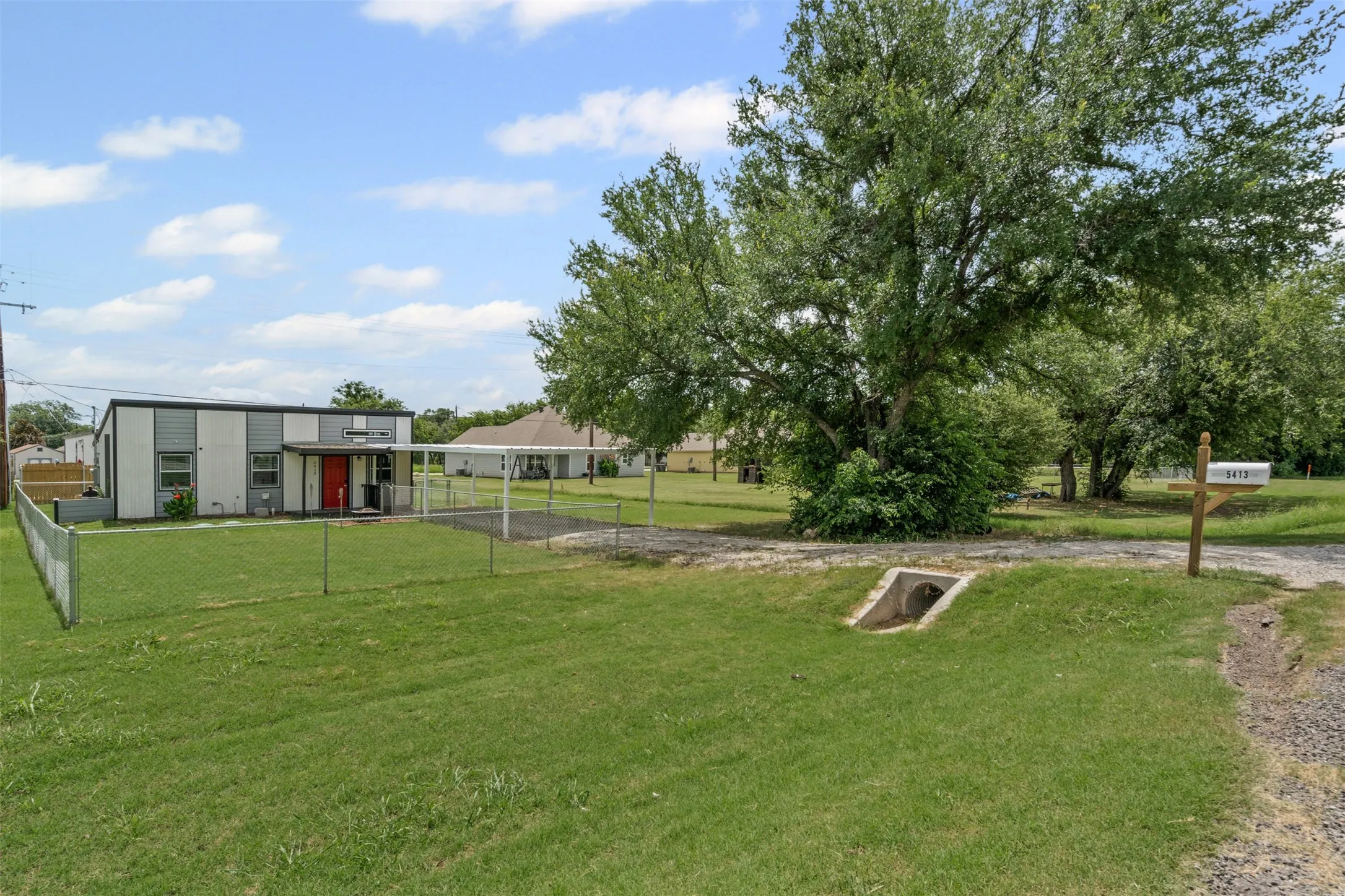 Single Family Residence For Sale in Hood County , 5413 Tin Top Highway, Granbury, Texas 76048, 3 Bedrooms, 1 Bathroom, Garage spaces, 810 Sqft, built in 2023, Preowned, Price $172,000, mls#21152696, Real Estate Agent in Granbury, Homes For Sale in Hood county, Homes For Sale in Granbury, Realtor in Granbury Texas, Real Estate Brokerage Independent Realty Texas, Luminita Cordes Realtor