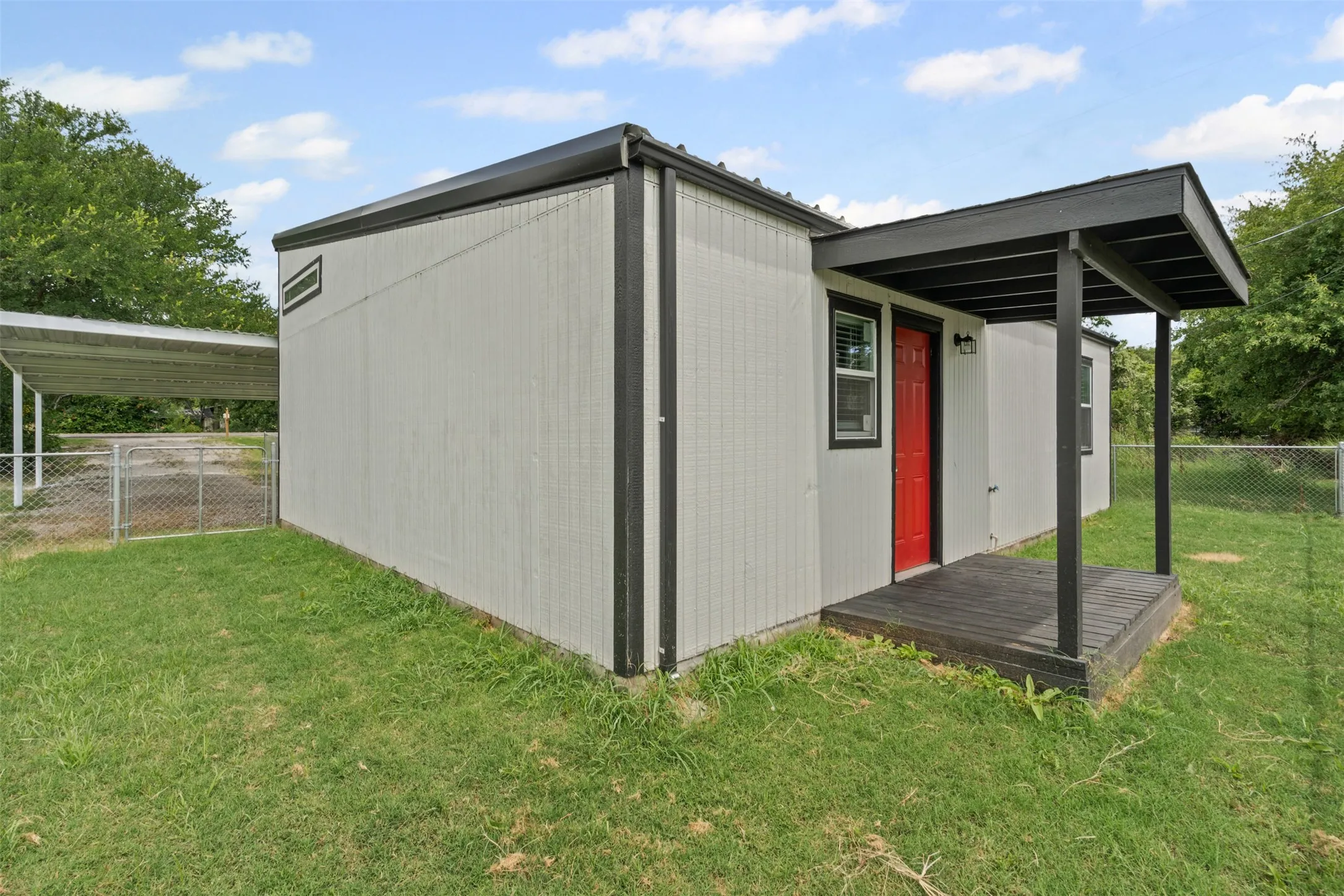 Single Family Residence For Sale in Hood County , 5413 Tin Top Highway, Granbury, Texas 76048, 3 Bedrooms, 1 Bathroom, Garage spaces, 810 Sqft, built in 2023, Preowned, Price $172,000, mls#21152696, Real Estate Agent in Granbury, Homes For Sale in Hood county, Homes For Sale in Granbury, Realtor in Granbury Texas, Real Estate Brokerage Independent Realty Texas, Luminita Cordes Realtor