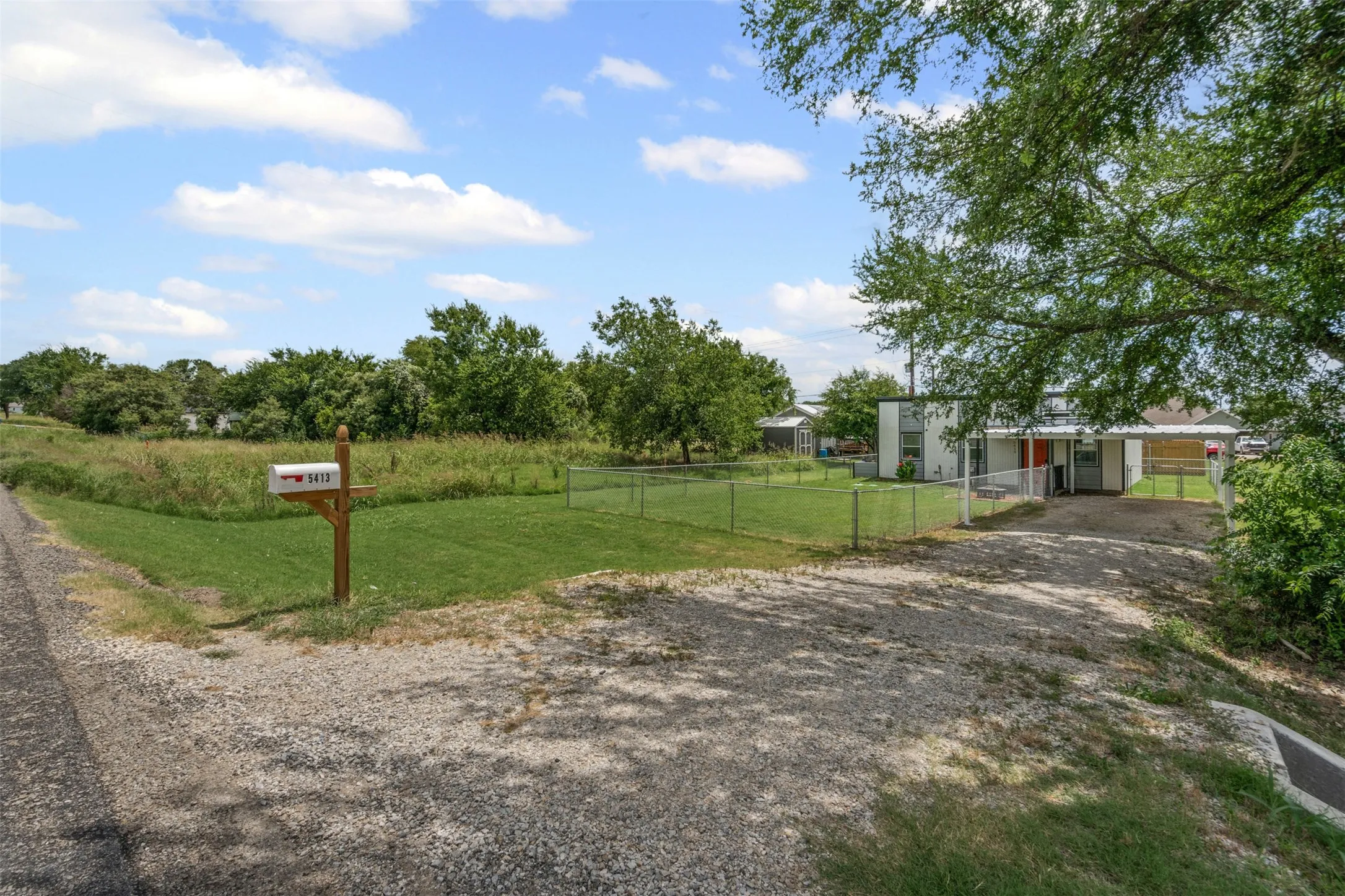Single Family Residence For Sale in Hood County , 5413 Tin Top Highway, Granbury, Texas 76048, 3 Bedrooms, 1 Bathroom, Garage spaces, 810 Sqft, built in 2023, Preowned, Price $172,000, mls#21152696, Real Estate Agent in Granbury, Homes For Sale in Hood county, Homes For Sale in Granbury, Realtor in Granbury Texas, Real Estate Brokerage Independent Realty Texas, Luminita Cordes Realtor