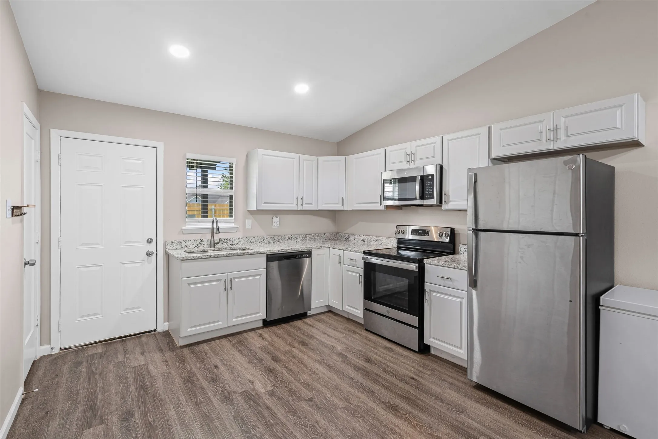 Single Family Residence For Sale in Hood County , 5413 Tin Top Highway, Granbury, Texas 76048, 3 Bedrooms, 1 Bathroom, Garage spaces, 810 Sqft, built in 2023, Preowned, Price $172,000, mls#21152696, Real Estate Agent in Granbury, Homes For Sale in Hood county, Homes For Sale in Granbury, Realtor in Granbury Texas, Real Estate Brokerage Independent Realty Texas, Luminita Cordes Realtor
