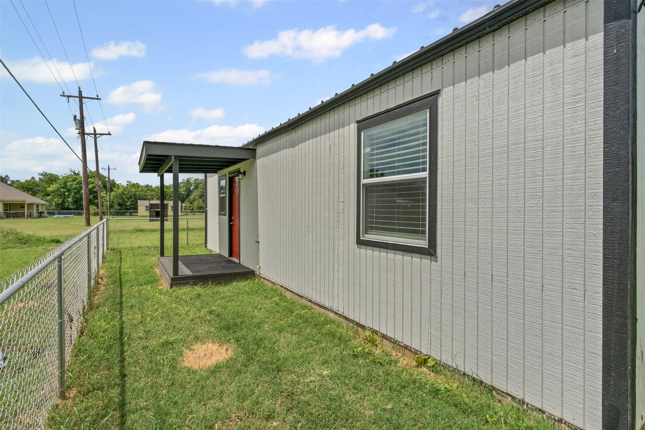 Single Family Residence For Sale in Hood County , 5413 Tin Top Highway, Granbury, Texas 76048, 3 Bedrooms, 1 Bathroom, Garage spaces, 810 Sqft, built in 2023, Preowned, Price $172,000, mls#21152696, Real Estate Agent in Granbury, Homes For Sale in Hood county, Homes For Sale in Granbury, Realtor in Granbury Texas, Real Estate Brokerage Independent Realty Texas, Luminita Cordes Realtor