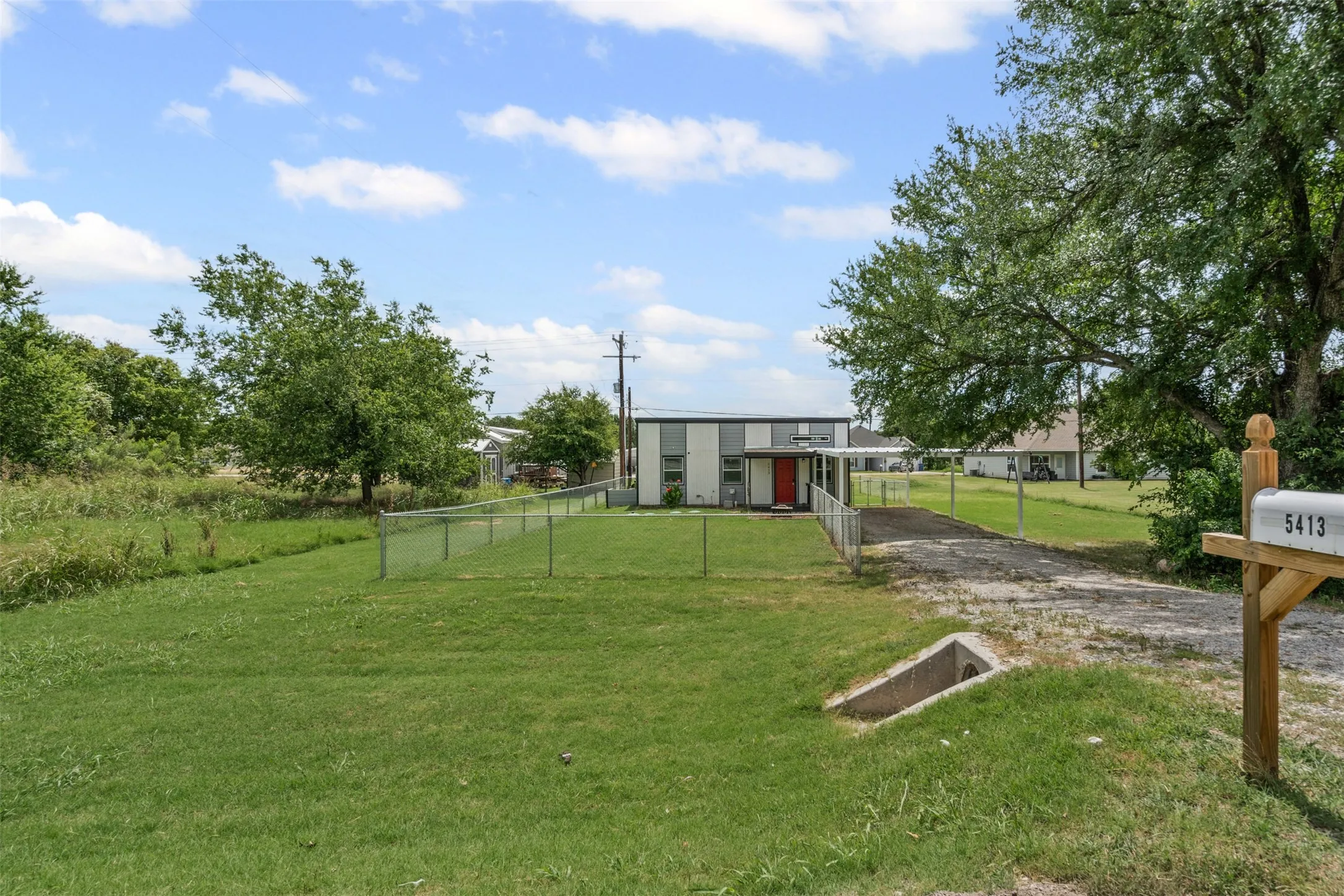 Single Family Residence For Sale in Hood County , 5413 Tin Top Highway, Granbury, Texas 76048, 3 Bedrooms, 1 Bathroom, Garage spaces, 810 Sqft, built in 2023, Preowned, Price $172,000, mls#21152696, Real Estate Agent in Granbury, Homes For Sale in Hood county, Homes For Sale in Granbury, Realtor in Granbury Texas, Real Estate Brokerage Independent Realty Texas, Luminita Cordes Realtor