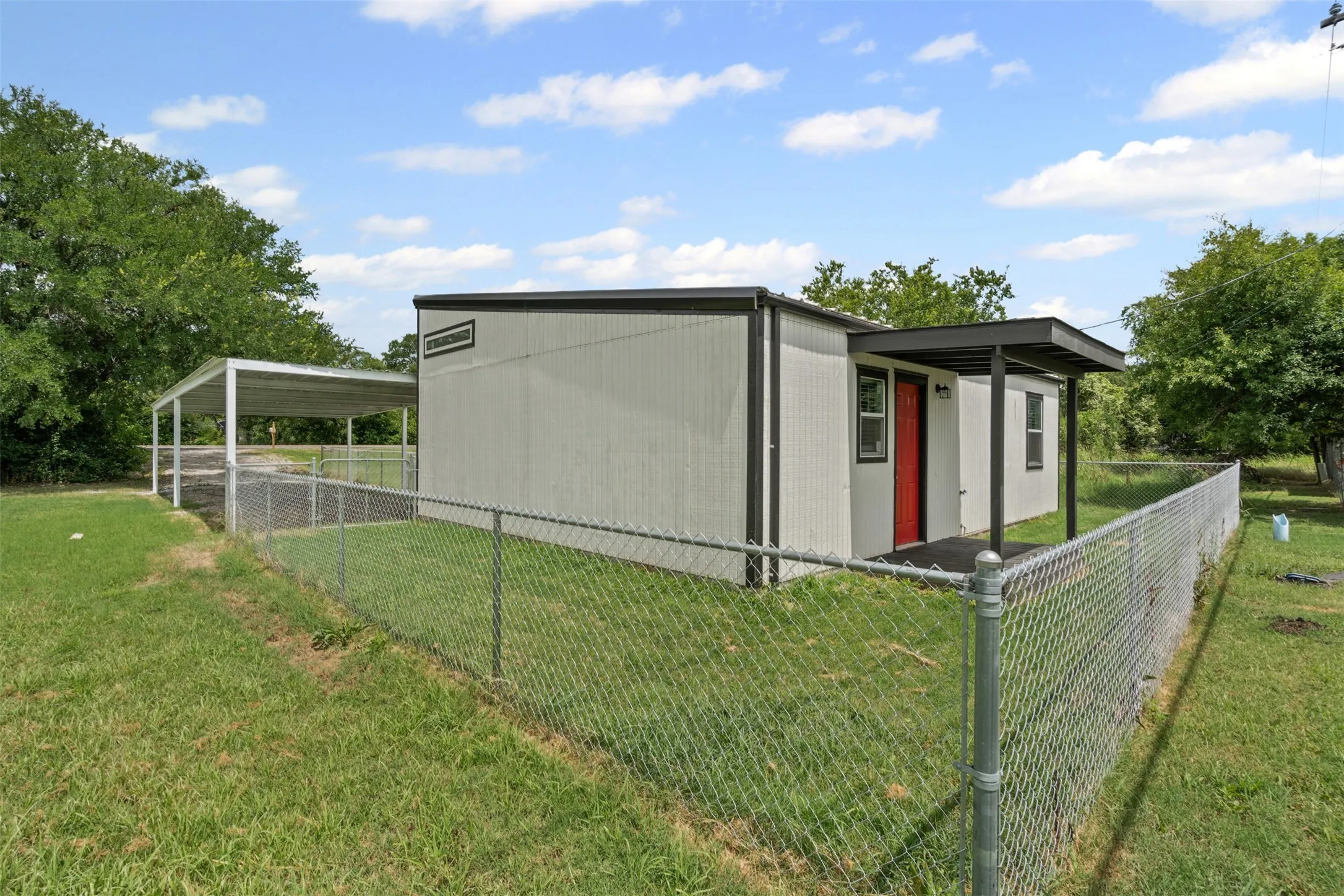 Single Family Residence For Sale in Hood County , 5413 Tin Top Highway, Granbury, Texas 76048, 3 Bedrooms, 1 Bathroom, Garage spaces, 810 Sqft, built in 2023, Preowned, Price $172,000, mls#21152696, Real Estate Agent in Granbury, Homes For Sale in Hood county, Homes For Sale in Granbury, Realtor in Granbury Texas, Real Estate Brokerage Independent Realty Texas, Luminita Cordes Realtor