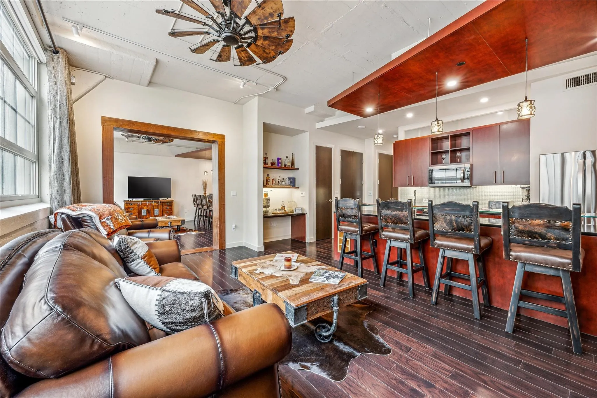Condominium For Sale in Tarrant County , 2600 W 7th Street 1405, Fort Worth, Texas 76107, 2 Bedroom, 2 Bathroom, 2 Garage spaces, 1,263 Sqft, built in 1928, mls#21149837, Real Estate Agent in Fort Worth, Homes For Sale in Tarrant county, Homes For Sale in Fort Worth, Realtor in Fort Worth Texas, Real Estate Brokerage Independent Realty Texas, Luminita Cordes Realtor