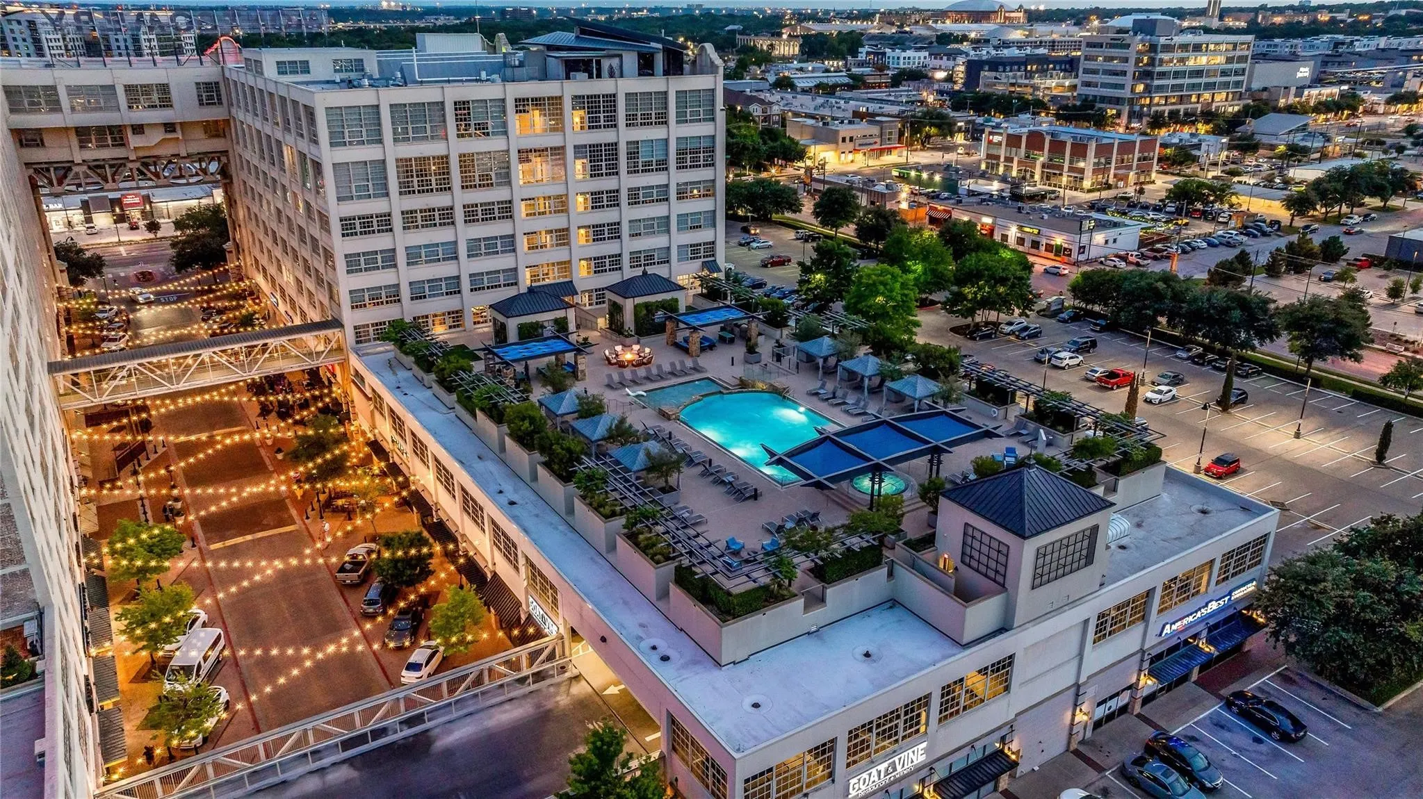 Condominium For Sale in Tarrant County , 2600 W 7th Street 1405, Fort Worth, Texas 76107, 2 Bedroom, 2 Bathroom, 2 Garage spaces, 1,263 Sqft, built in 1928, mls#21149837, Real Estate Agent in Fort Worth, Homes For Sale in Tarrant county, Homes For Sale in Fort Worth, Realtor in Fort Worth Texas, Real Estate Brokerage Independent Realty Texas, Luminita Cordes Realtor