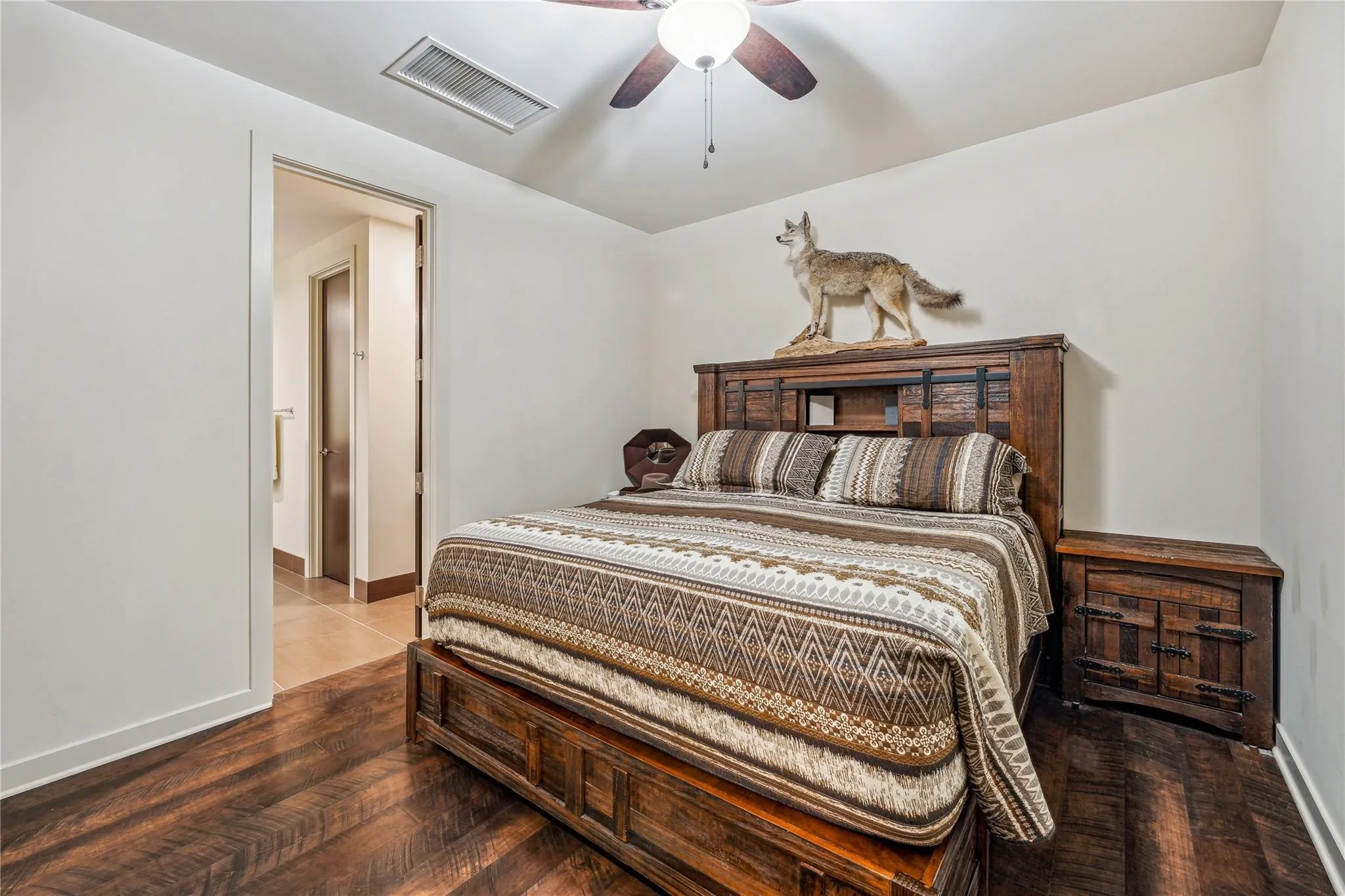 Condominium For Sale in Tarrant County , 2600 W 7th Street 1405, Fort Worth, Texas 76107, 2 Bedroom, 2 Bathroom, 2 Garage spaces, 1,263 Sqft, built in 1928, mls#21149837, Real Estate Agent in Fort Worth, Homes For Sale in Tarrant county, Homes For Sale in Fort Worth, Realtor in Fort Worth Texas, Real Estate Brokerage Independent Realty Texas, Luminita Cordes Realtor