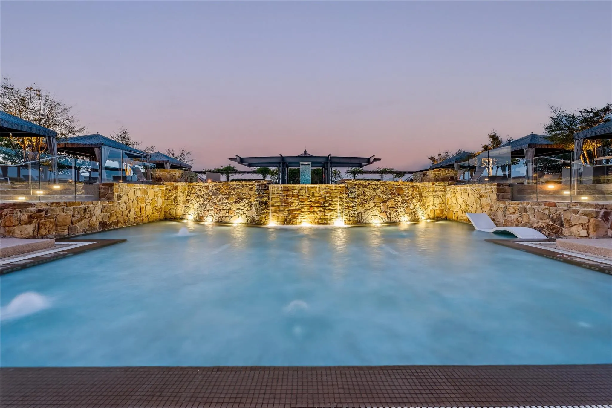 Condominium For Sale in Tarrant County , 2600 W 7th Street 1405, Fort Worth, Texas 76107, 2 Bedroom, 2 Bathroom, 2 Garage spaces, 1,263 Sqft, built in 1928, mls#21149837, Real Estate Agent in Fort Worth, Homes For Sale in Tarrant county, Homes For Sale in Fort Worth, Realtor in Fort Worth Texas, Real Estate Brokerage Independent Realty Texas, Luminita Cordes Realtor
