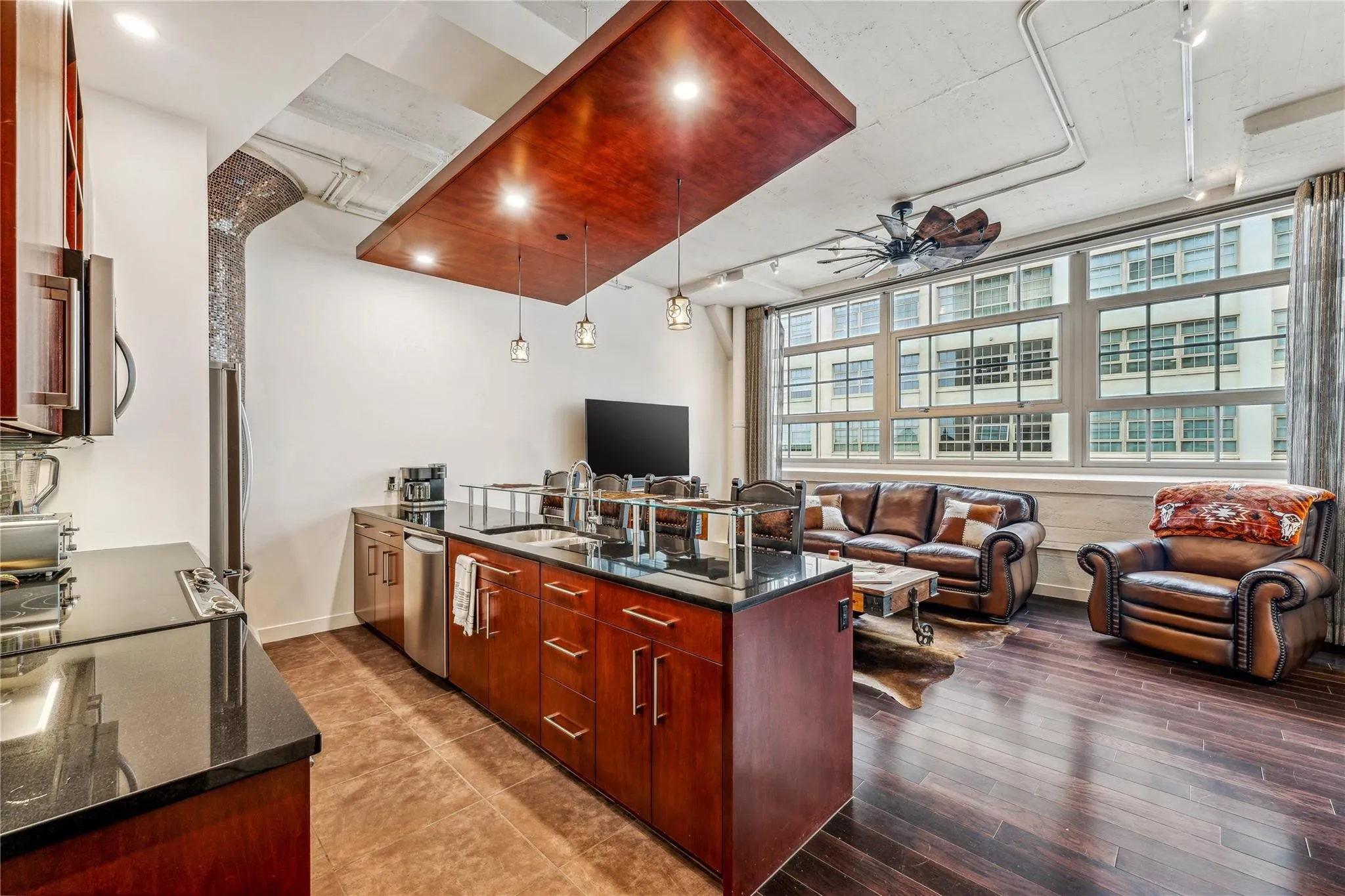 Condominium For Sale in Tarrant County , 2600 W 7th Street 1405, Fort Worth, Texas 76107, 2 Bedroom, 2 Bathroom, 2 Garage spaces, 1,263 Sqft, built in 1928, mls#21149837, Real Estate Agent in Fort Worth, Homes For Sale in Tarrant county, Homes For Sale in Fort Worth, Realtor in Fort Worth Texas, Real Estate Brokerage Independent Realty Texas, Luminita Cordes Realtor