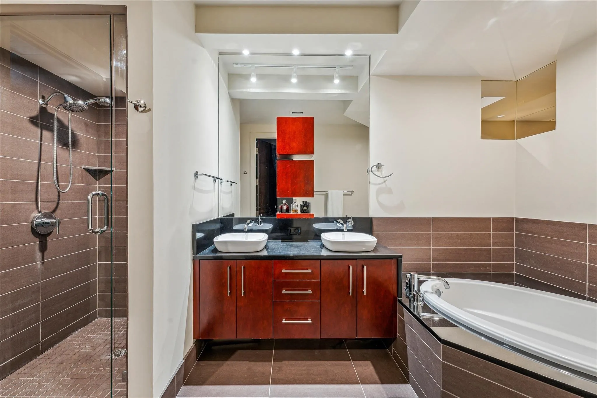 Condominium For Sale in Tarrant County , 2600 W 7th Street 1405, Fort Worth, Texas 76107, 2 Bedroom, 2 Bathroom, 2 Garage spaces, 1,263 Sqft, built in 1928, mls#21149837, Real Estate Agent in Fort Worth, Homes For Sale in Tarrant county, Homes For Sale in Fort Worth, Realtor in Fort Worth Texas, Real Estate Brokerage Independent Realty Texas, Luminita Cordes Realtor