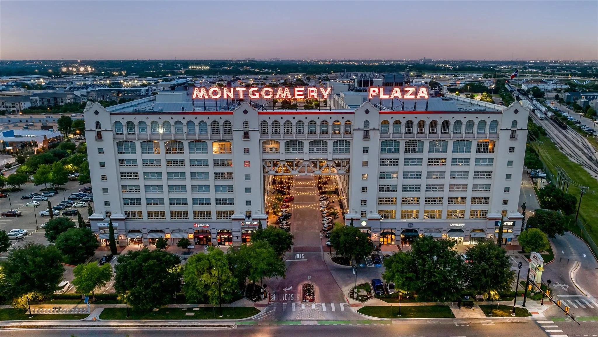 Condominium For Sale in Tarrant County , 2600 W 7th Street 1405, Fort Worth, Texas 76107, 2 Bedroom, 2 Bathroom, 2 Garage spaces, 1,263 Sqft, built in 1928, mls#21149837, Real Estate Agent in Fort Worth, Homes For Sale in Tarrant county, Homes For Sale in Fort Worth, Realtor in Fort Worth Texas, Real Estate Brokerage Independent Realty Texas, Luminita Cordes Realtor