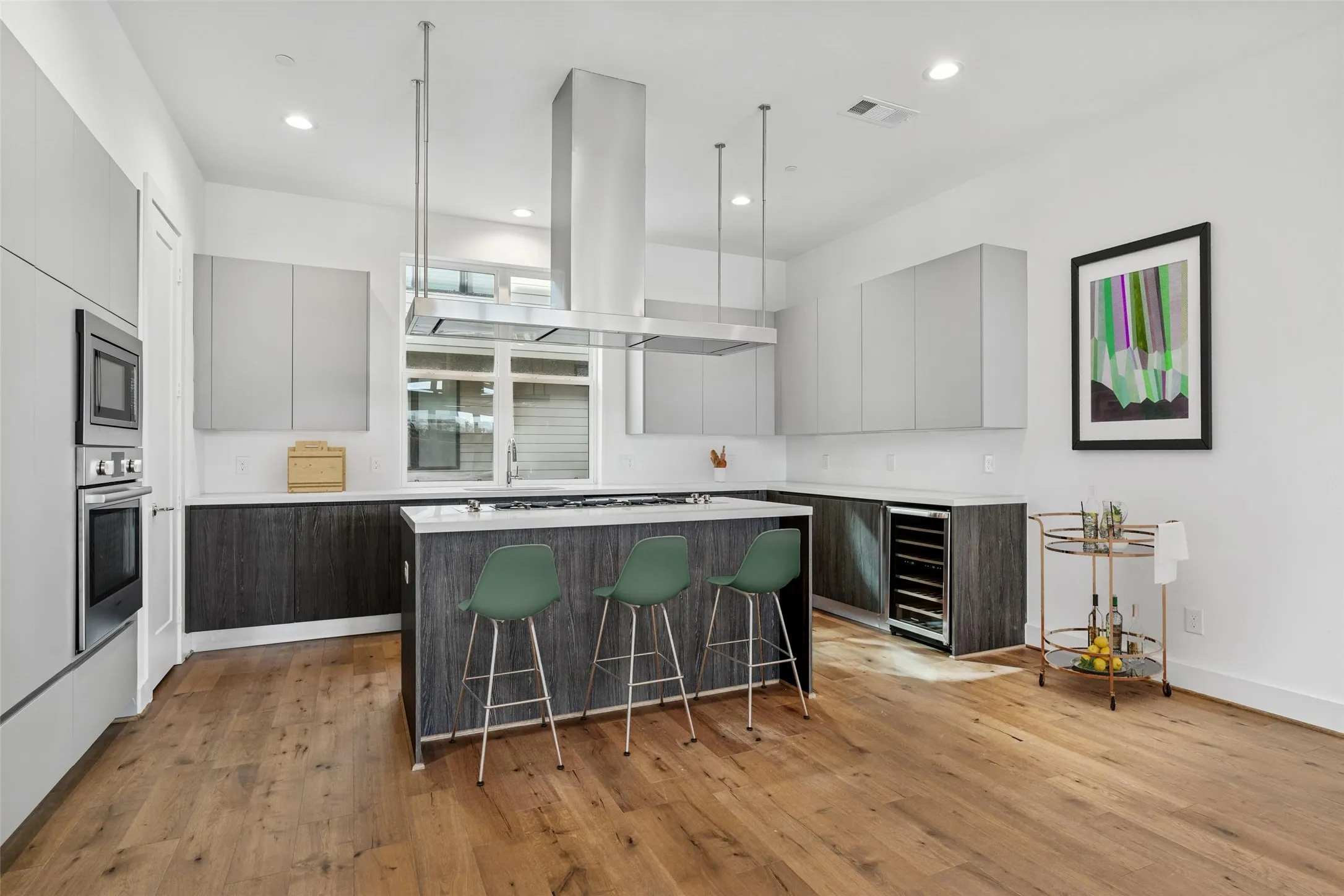 Townhouse For Sale in Dallas County , 3048 Chimes Street, Dallas, Texas 75219, 4 Bedroom, 5 Bathroom, 2 Garage spaces, 2,871 Sqft, built in 2022, New Construction - Complete, mls#21152994, Real Estate Agent in Dallas, Homes For Sale in Dallas county, Homes For Sale in Dallas, Realtor in Dallas Texas, Real Estate Brokerage Independent Realty Texas, Luminita Cordes Realtor