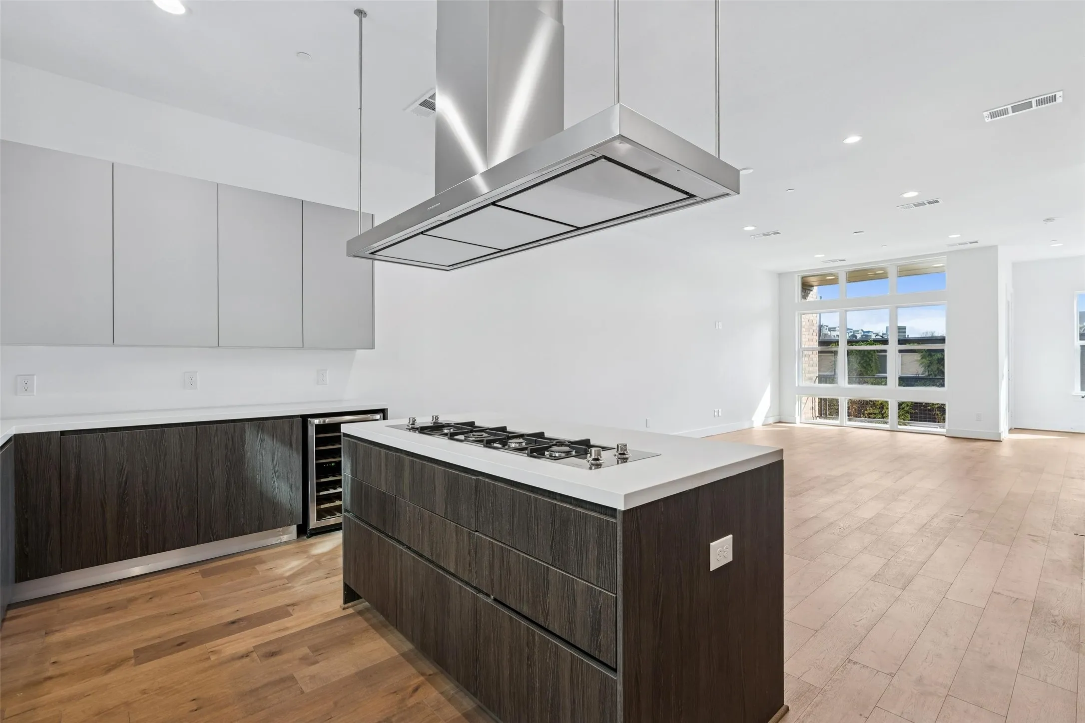 Townhouse For Sale in Dallas County , 3048 Chimes Street, Dallas, Texas 75219, 4 Bedroom, 5 Bathroom, 2 Garage spaces, 2,871 Sqft, built in 2022, New Construction - Complete, mls#21152994, Real Estate Agent in Dallas, Homes For Sale in Dallas county, Homes For Sale in Dallas, Realtor in Dallas Texas, Real Estate Brokerage Independent Realty Texas, Luminita Cordes Realtor