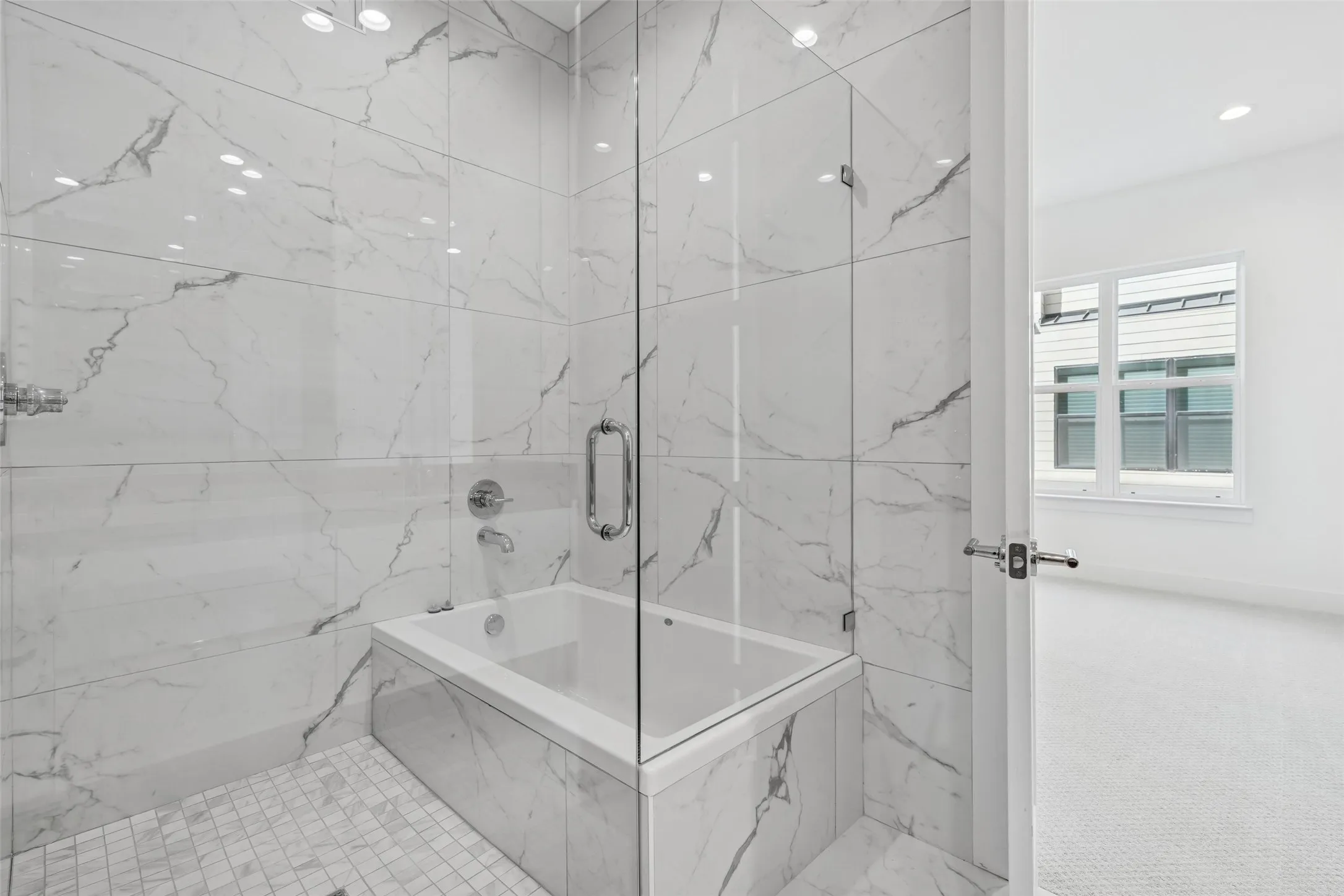 Townhouse For Sale in Dallas County , 3048 Chimes Street, Dallas, Texas 75219, 4 Bedroom, 5 Bathroom, 2 Garage spaces, 2,871 Sqft, built in 2022, New Construction - Complete, mls#21152994, Real Estate Agent in Dallas, Homes For Sale in Dallas county, Homes For Sale in Dallas, Realtor in Dallas Texas, Real Estate Brokerage Independent Realty Texas, Luminita Cordes Realtor