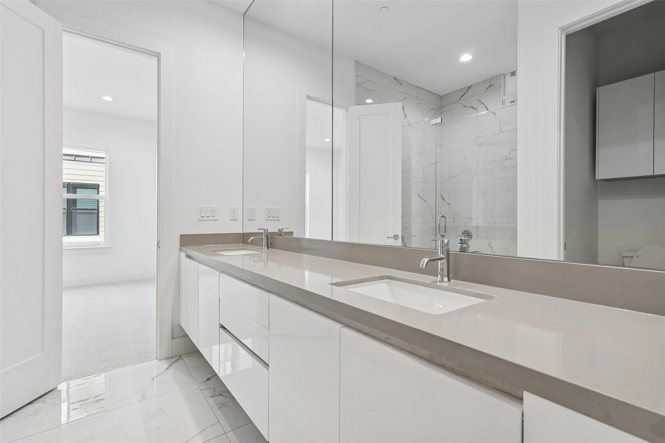 Townhouse For Sale in Dallas County , 3048 Chimes Street, Dallas, Texas 75219, 4 Bedroom, 5 Bathroom, 2 Garage spaces, 2,871 Sqft, built in 2022, New Construction - Complete, mls#21152994, Real Estate Agent in Dallas, Homes For Sale in Dallas county, Homes For Sale in Dallas, Realtor in Dallas Texas, Real Estate Brokerage Independent Realty Texas, Luminita Cordes Realtor