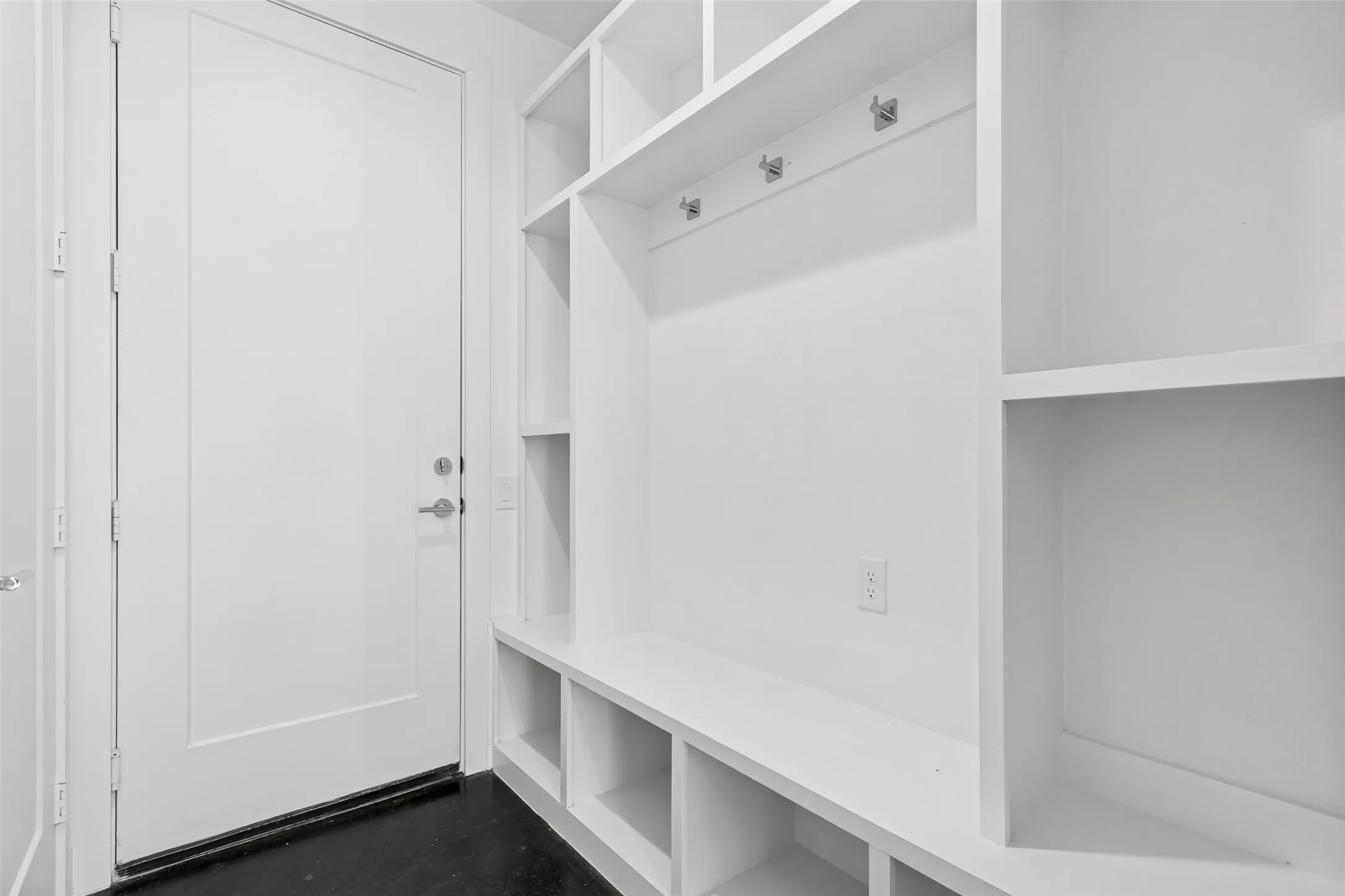 Townhouse For Sale in Dallas County , 3048 Chimes Street, Dallas, Texas 75219, 4 Bedroom, 5 Bathroom, 2 Garage spaces, 2,871 Sqft, built in 2022, New Construction - Complete, mls#21152994, Real Estate Agent in Dallas, Homes For Sale in Dallas county, Homes For Sale in Dallas, Realtor in Dallas Texas, Real Estate Brokerage Independent Realty Texas, Luminita Cordes Realtor