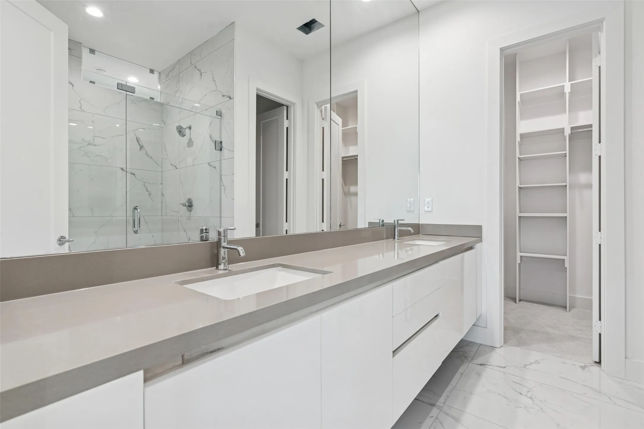 Townhouse For Sale in Dallas County , 3048 Chimes Street, Dallas, Texas 75219, 4 Bedroom, 5 Bathroom, 2 Garage spaces, 2,871 Sqft, built in 2022, New Construction - Complete, mls#21152994, Real Estate Agent in Dallas, Homes For Sale in Dallas county, Homes For Sale in Dallas, Realtor in Dallas Texas, Real Estate Brokerage Independent Realty Texas, Luminita Cordes Realtor