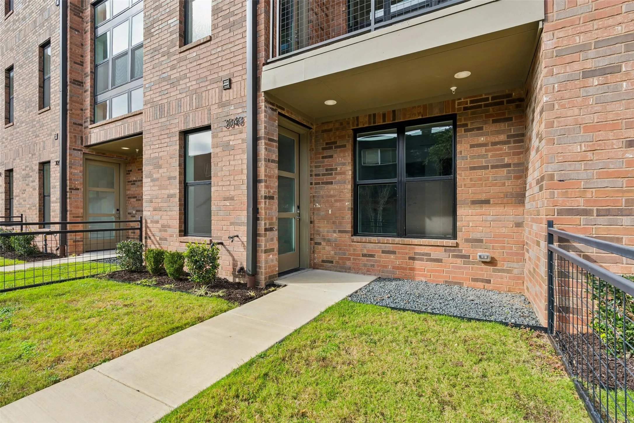 Townhouse For Sale in Dallas County , 3048 Chimes Street, Dallas, Texas 75219, 4 Bedroom, 5 Bathroom, 2 Garage spaces, 2,871 Sqft, built in 2022, New Construction - Complete, mls#21152994, Real Estate Agent in Dallas, Homes For Sale in Dallas county, Homes For Sale in Dallas, Realtor in Dallas Texas, Real Estate Brokerage Independent Realty Texas, Luminita Cordes Realtor