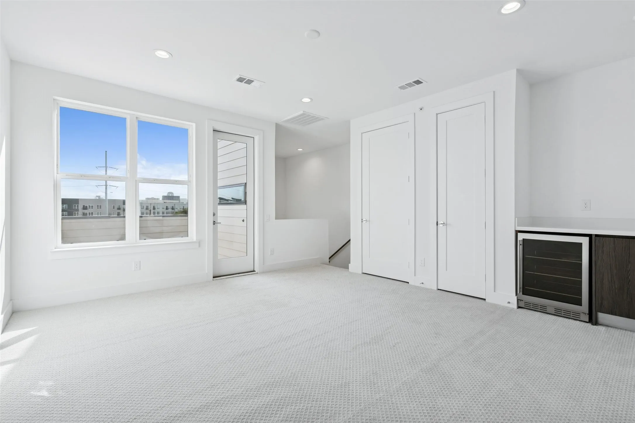 Townhouse For Sale in Dallas County , 3048 Chimes Street, Dallas, Texas 75219, 4 Bedroom, 5 Bathroom, 2 Garage spaces, 2,871 Sqft, built in 2022, New Construction - Complete, mls#21152994, Real Estate Agent in Dallas, Homes For Sale in Dallas county, Homes For Sale in Dallas, Realtor in Dallas Texas, Real Estate Brokerage Independent Realty Texas, Luminita Cordes Realtor
