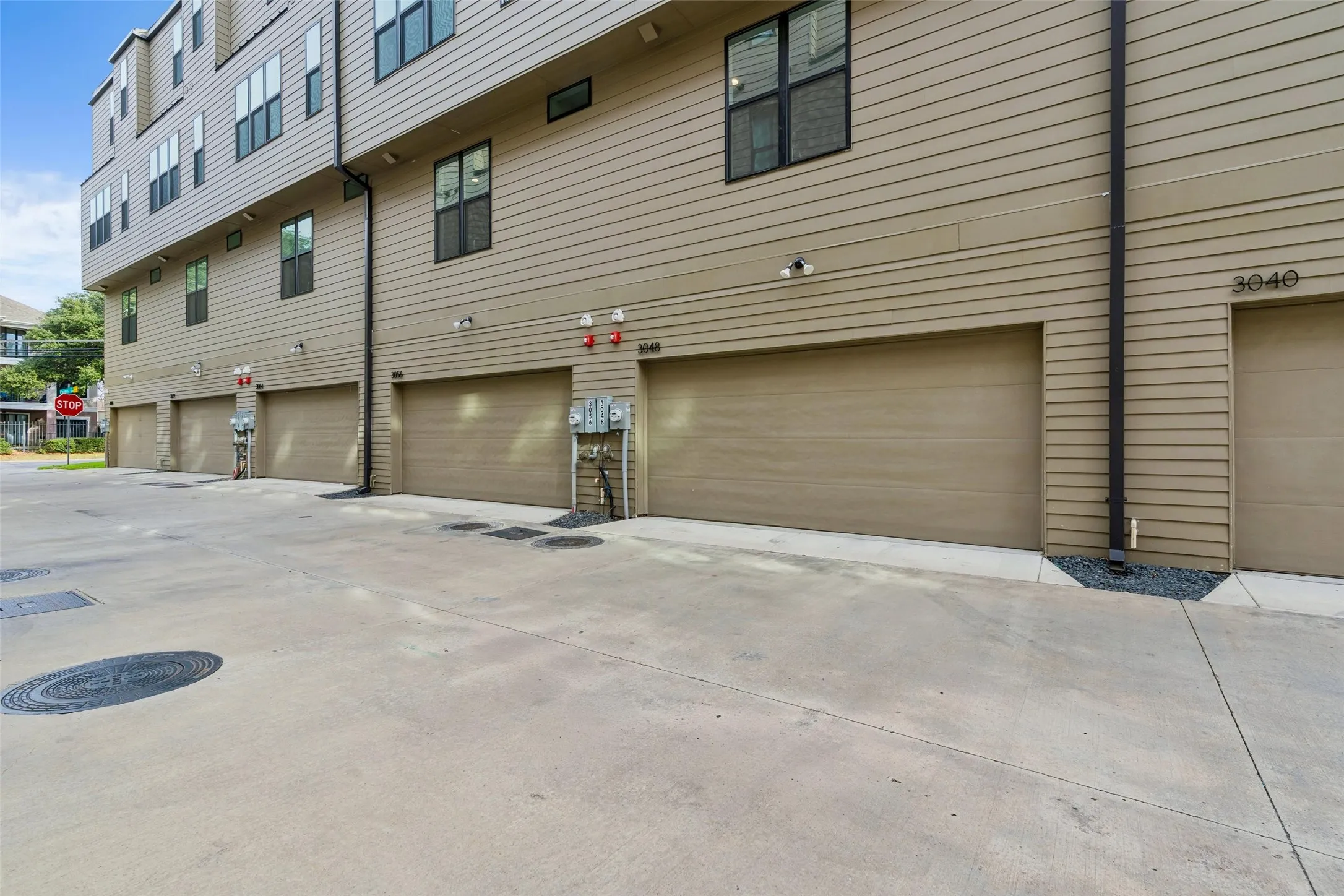Townhouse For Sale in Dallas County , 3048 Chimes Street, Dallas, Texas 75219, 4 Bedroom, 5 Bathroom, 2 Garage spaces, 2,871 Sqft, built in 2022, New Construction - Complete, mls#21152994, Real Estate Agent in Dallas, Homes For Sale in Dallas county, Homes For Sale in Dallas, Realtor in Dallas Texas, Real Estate Brokerage Independent Realty Texas, Luminita Cordes Realtor