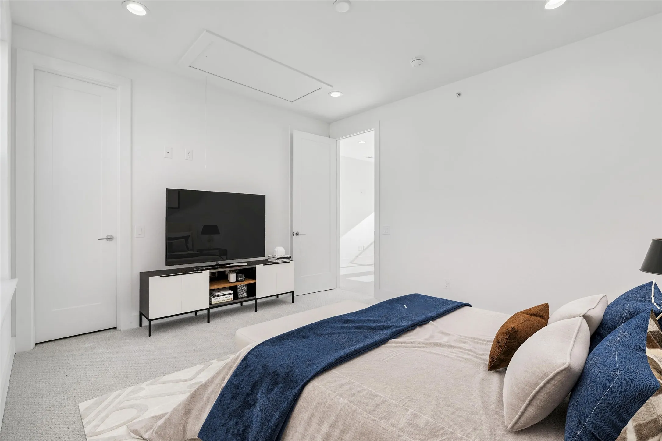 Townhouse For Sale in Dallas County , 3040 Chimes Street, Dallas, Texas 75219, 3 Bedroom, 4 Bathroom, 2 Garage spaces, 2,955 Sqft, built in 2022, New Construction - Complete, mls#21153076, Real Estate Agent in Dallas, Homes For Sale in Dallas county, Homes For Sale in Dallas, Realtor in Dallas Texas, Real Estate Brokerage Independent Realty Texas, Luminita Cordes Realtor