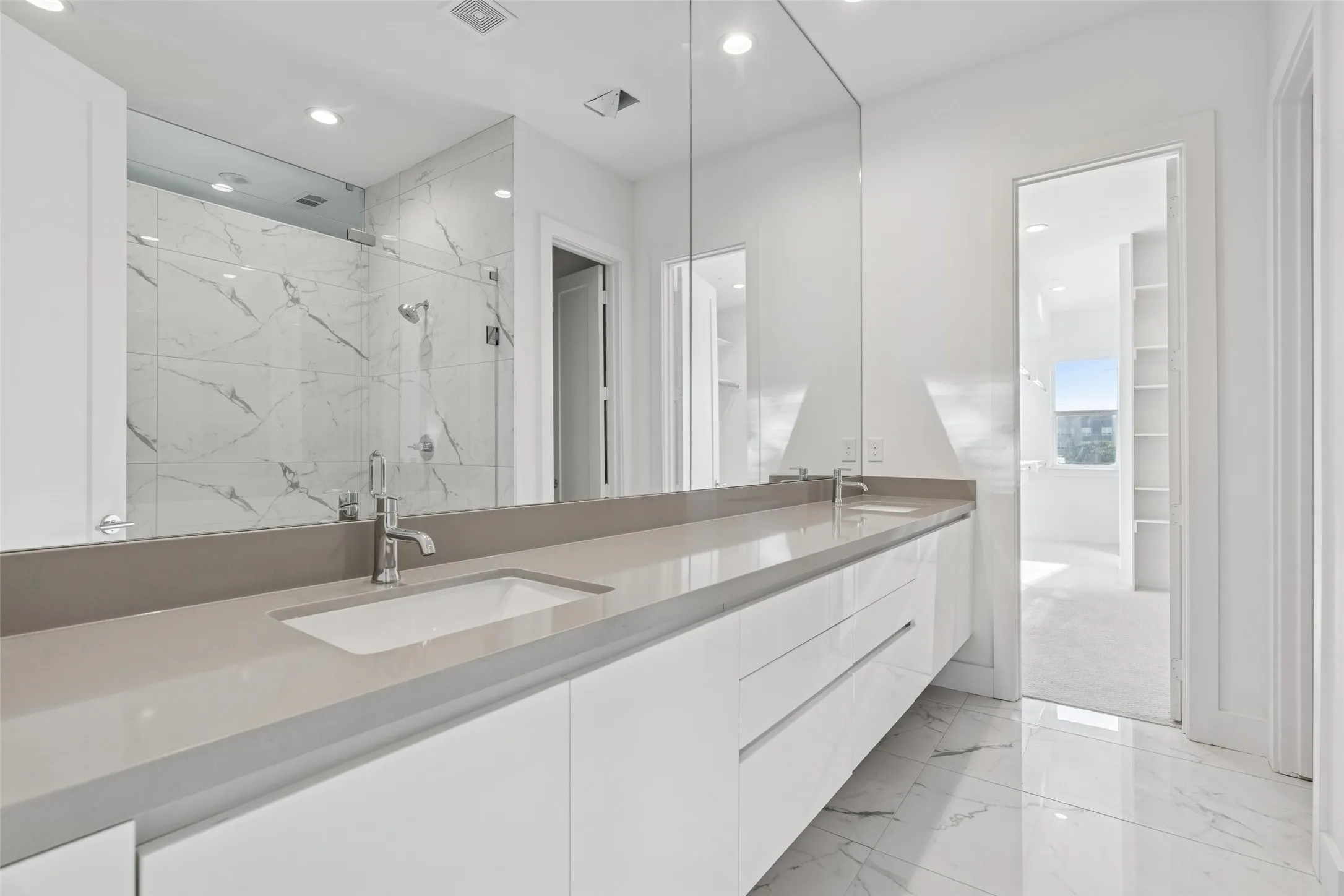 Townhouse For Sale in Dallas County , 3040 Chimes Street, Dallas, Texas 75219, 3 Bedroom, 4 Bathroom, 2 Garage spaces, 2,955 Sqft, built in 2022, New Construction - Complete, mls#21153076, Real Estate Agent in Dallas, Homes For Sale in Dallas county, Homes For Sale in Dallas, Realtor in Dallas Texas, Real Estate Brokerage Independent Realty Texas, Luminita Cordes Realtor